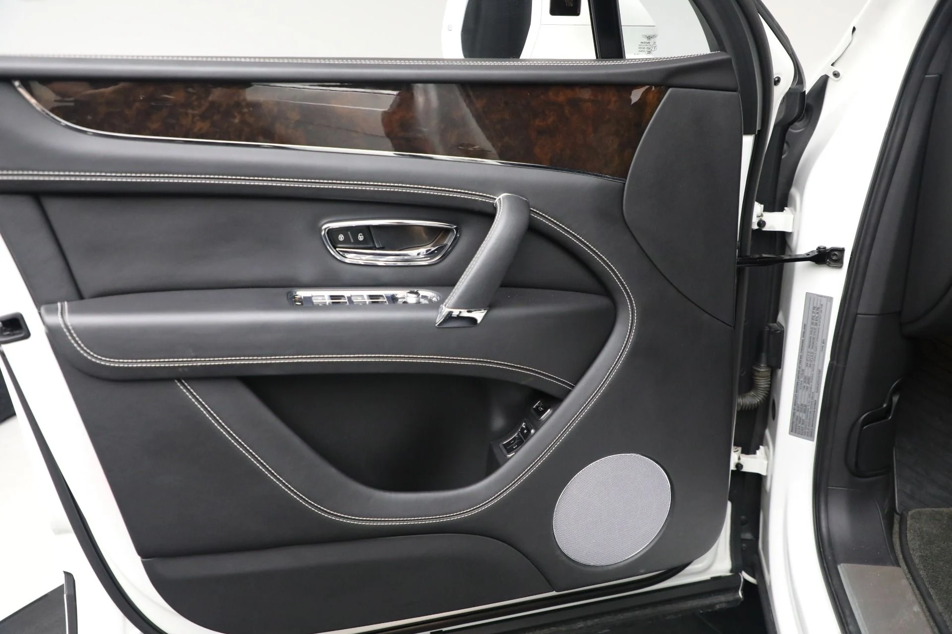 mph015_264750761_Used_2018_Bentley_Bentayga_Activity_Edition_255728e087