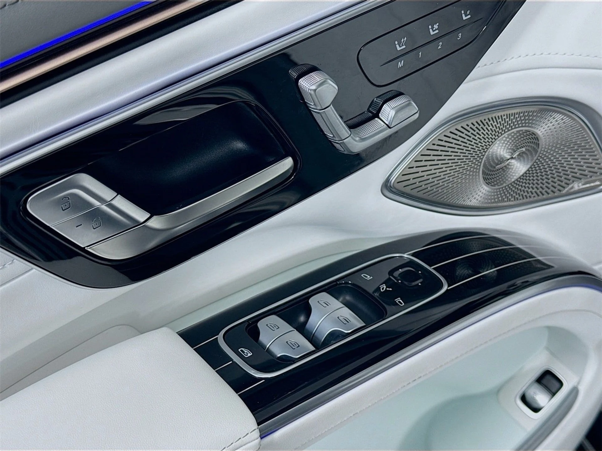 mph015_2657213432_88fcc42c880f450059f9d1494f653405x_32e063f6bd