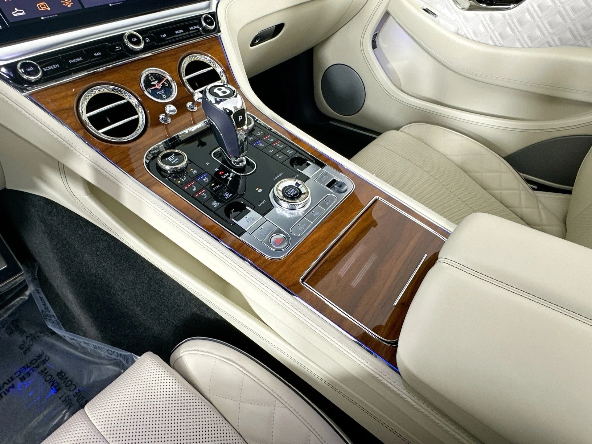 mph015_2663441861_16_351ace98fb