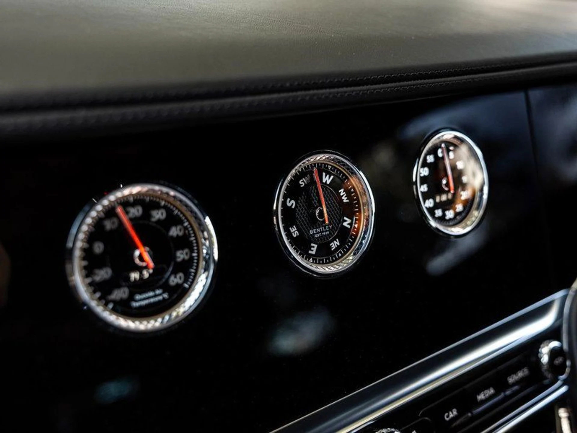 mph015_2666101468_34788849_02594_2021_bentley_flying_spur_016_c0809efae1