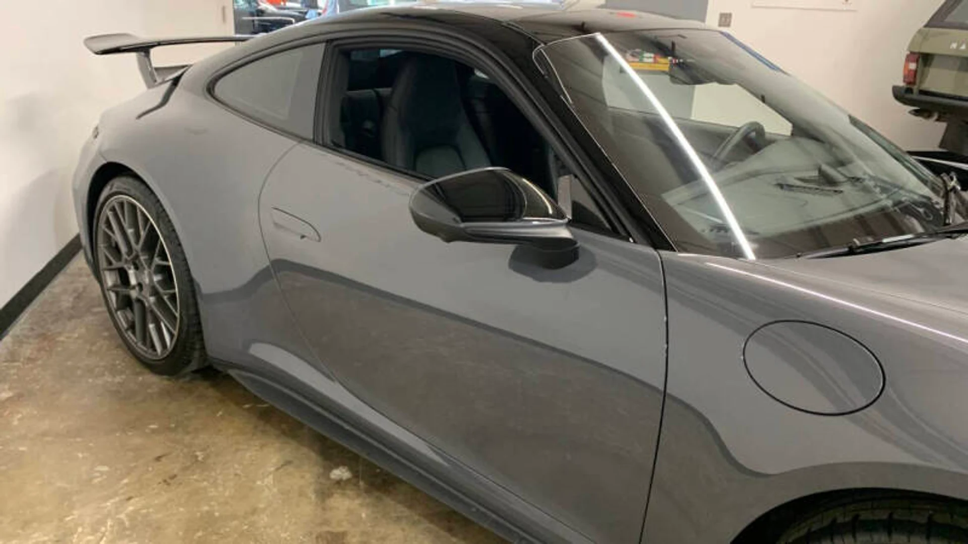 mph015_2675890402_2025_porsche_911_carrera_2dr_coupe_40796dc878