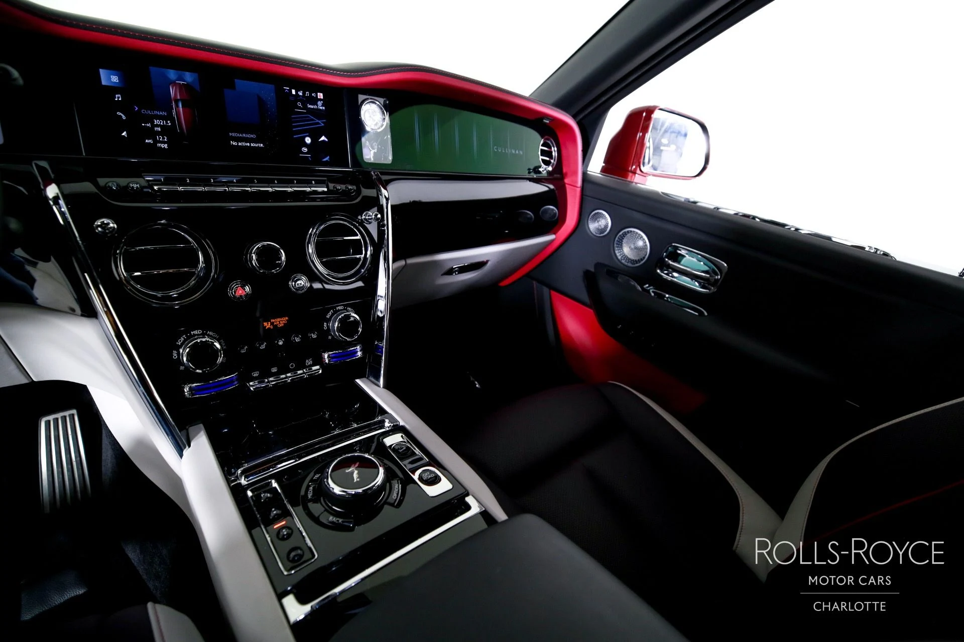 mph015_2683322679_Used_2025_Rolls_Royce_Cullinan_1757533744_fdd221c20e