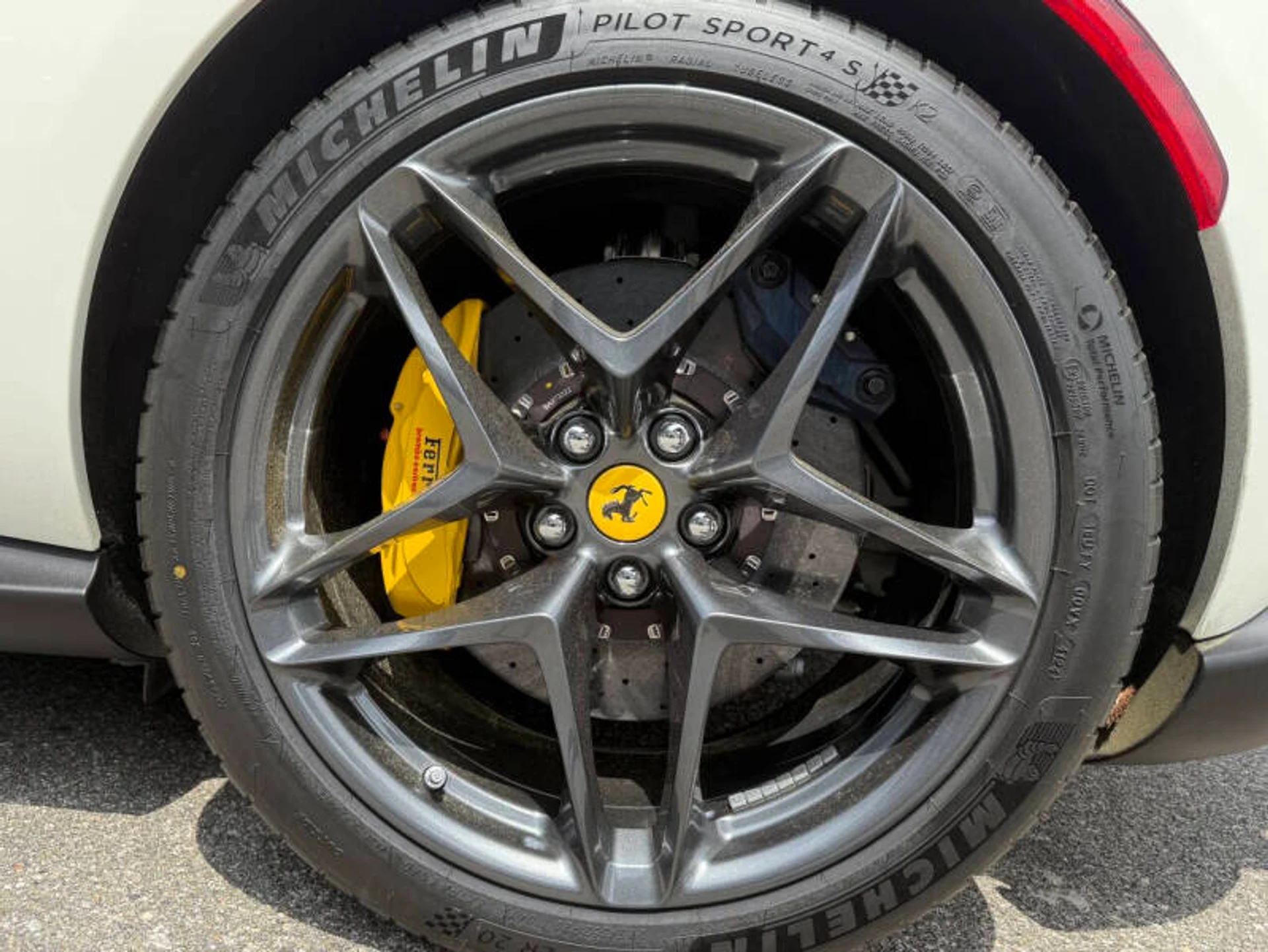 mph015_2684872329_2025_ferrari_roma_spider_base_2dr_convertible_45ebe26026