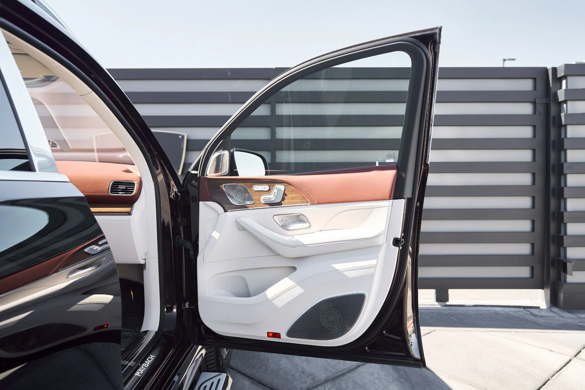 mph015_268588159_Used_2024_Mercedes_Benz_GLS_Maybach_GLS_600_1762306327_32f0df01c7