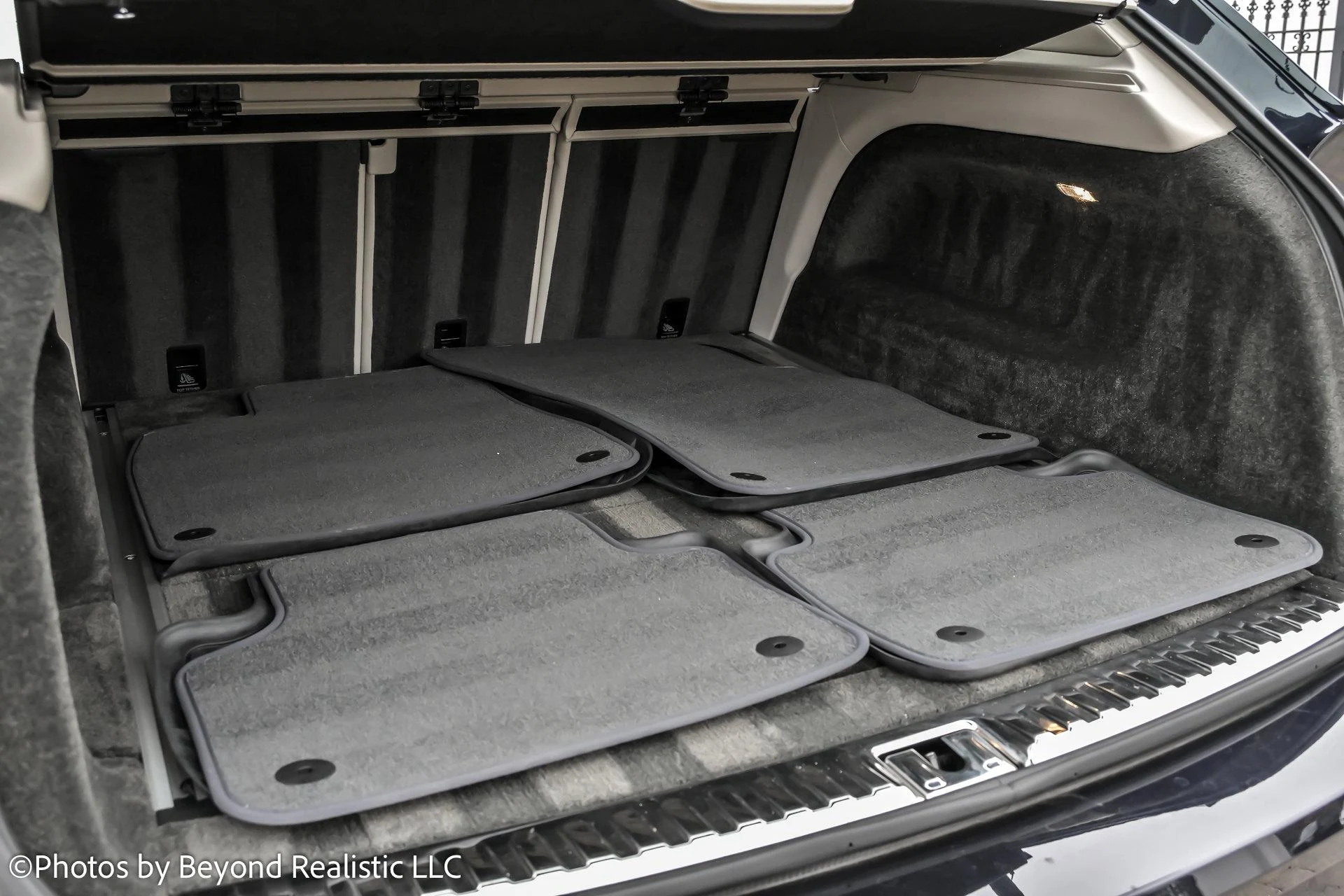 mph015_2687918562_Used_2022_Bentley_Bentayga_V8_Mulliner_Driving_Specification_1765012902_42eff870e0