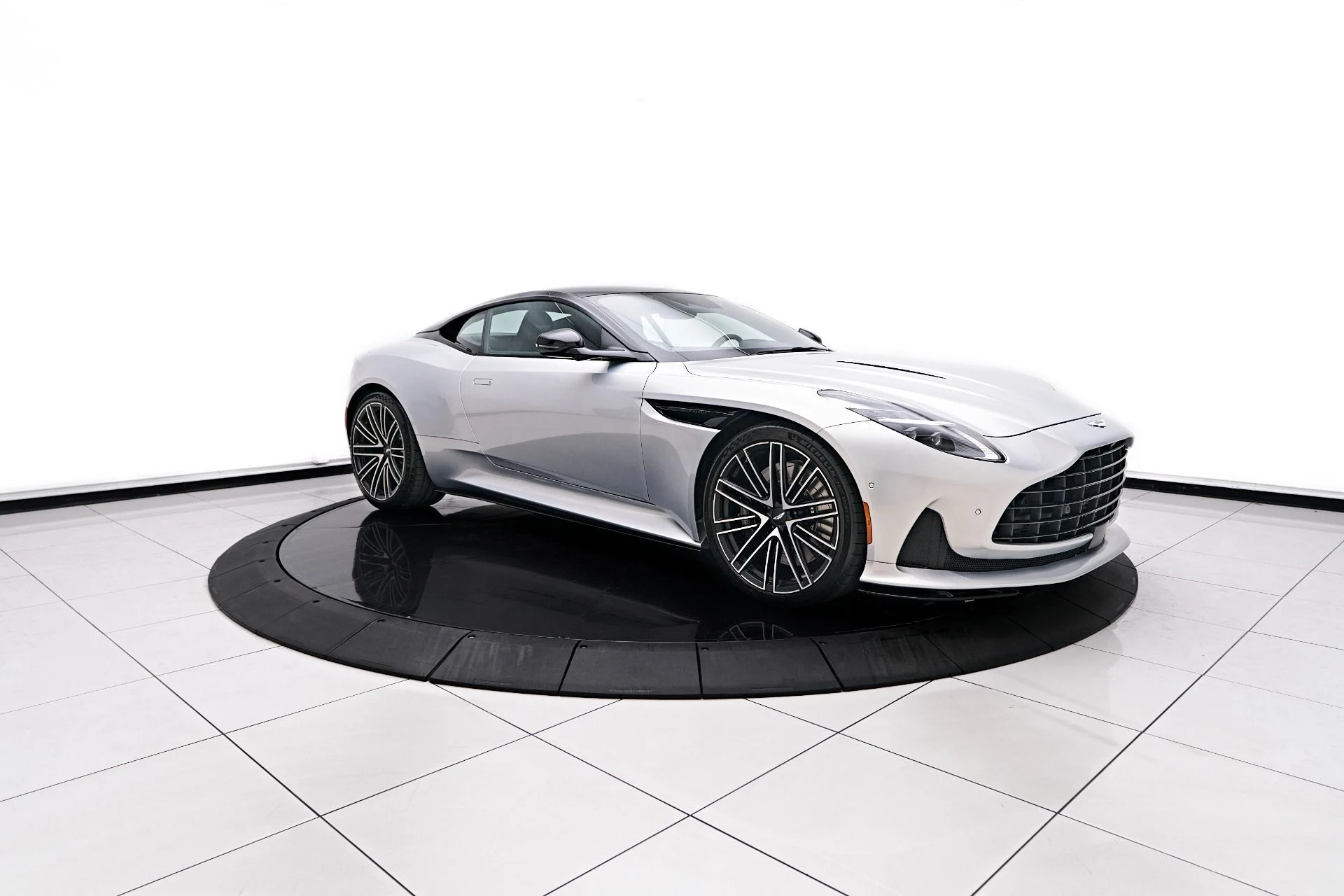 mph015_2688125627_Used_2024_Aston_Martin_DB_12_1755890587_2a177c9c9d