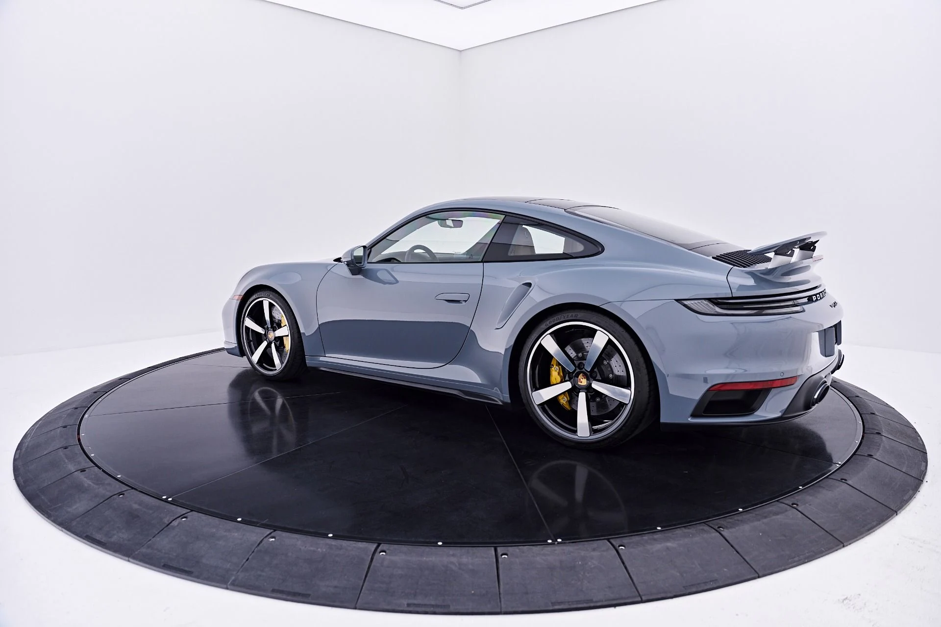 mph015_268816553_Used_2023_Porsche_911_Turbo_S_1785208117_4ea0dd41e8