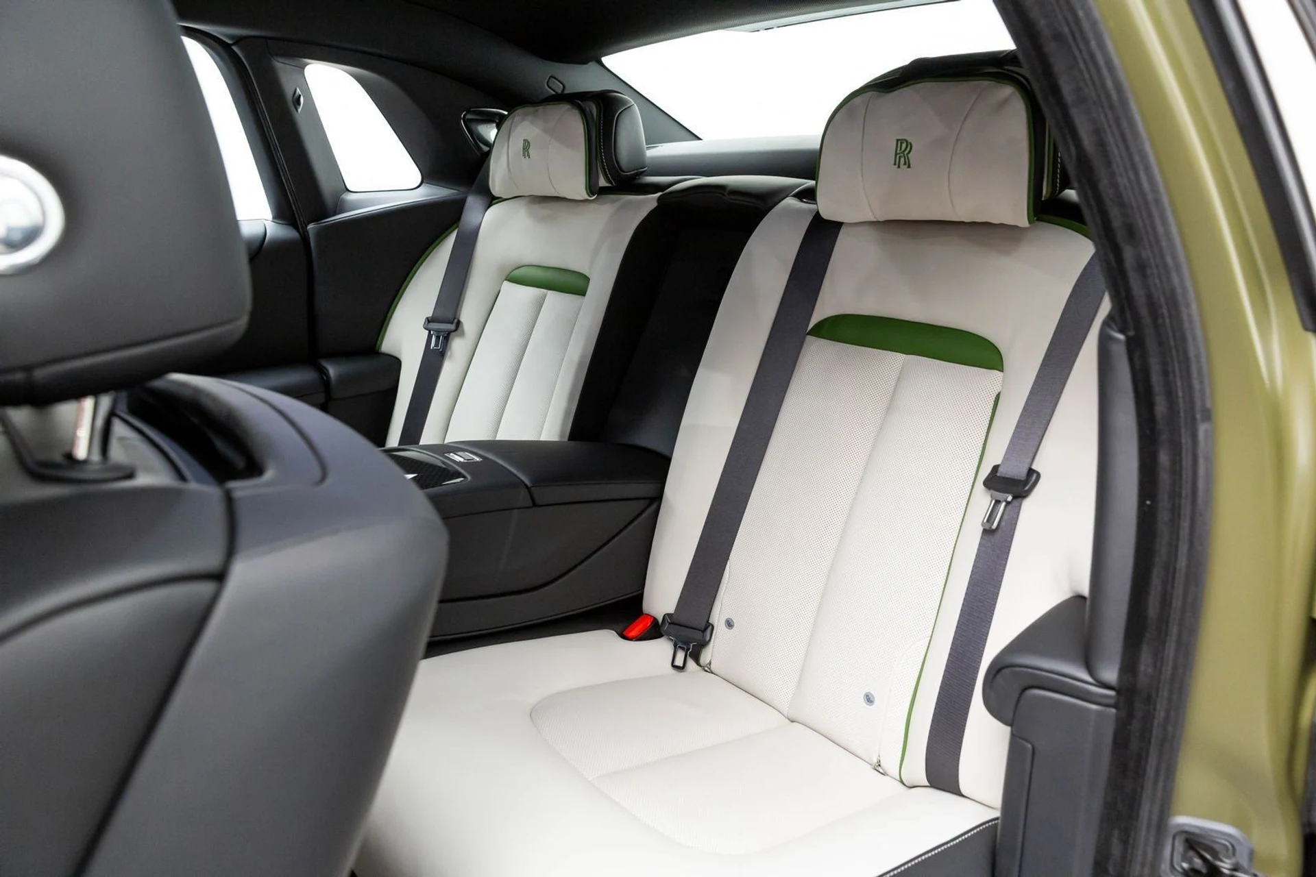 mph015_2696345784_16_76ad6086af