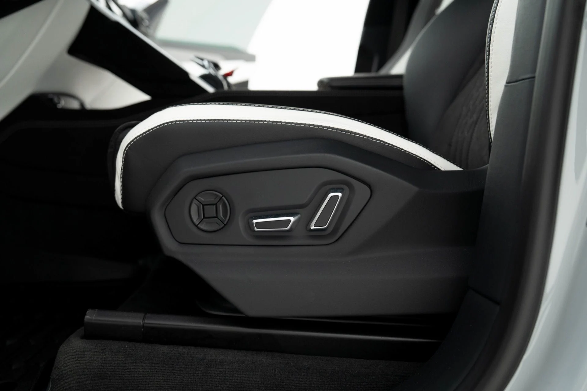 mph015_2698527942_Used_2024_Lamborghini_Urus_S_1777580736_b031275ab9
