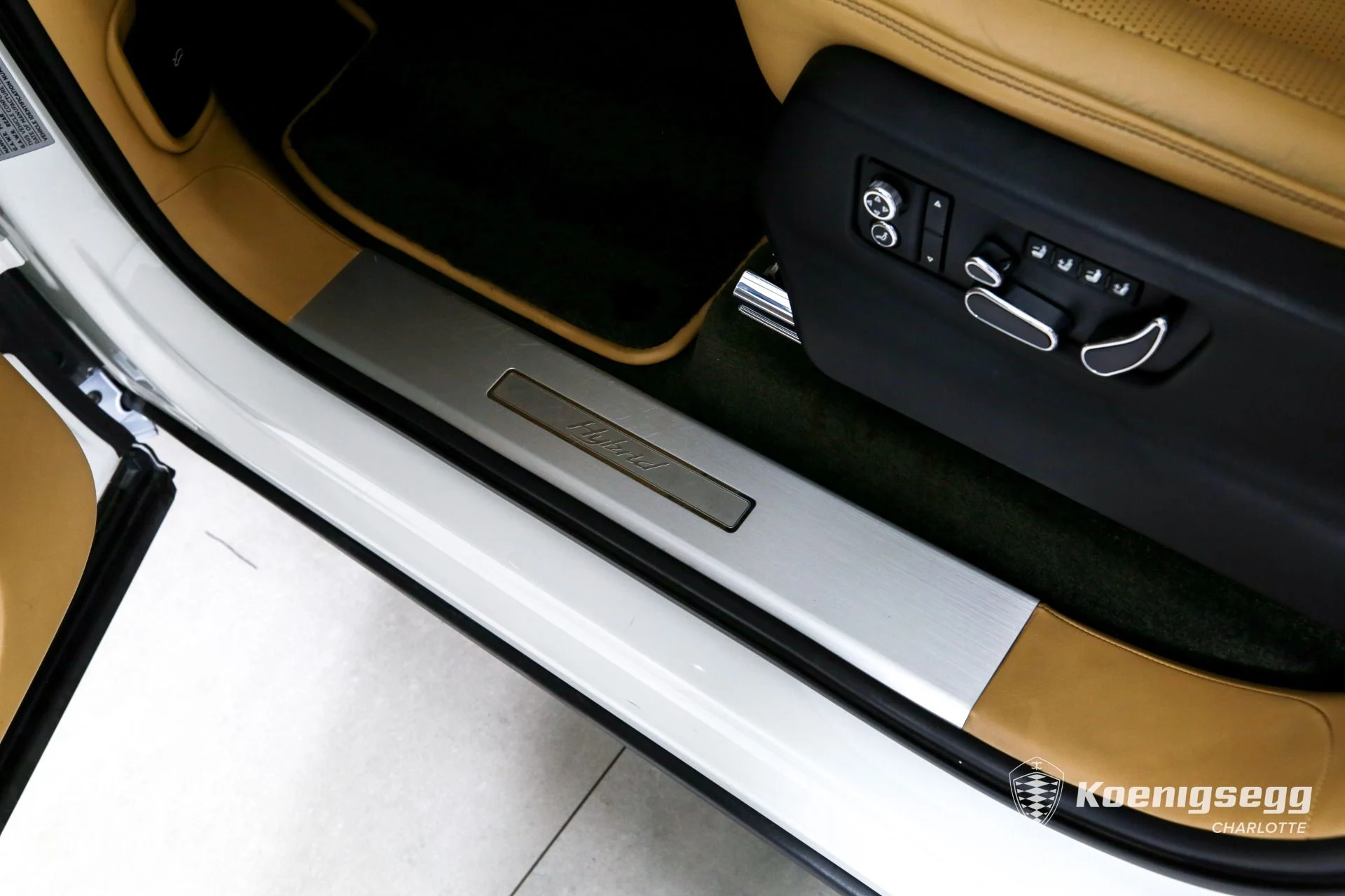 mph015_2700923635_Used_2021_Bentley_Bentayga_Hybrid_1782838696_51e06e54ed