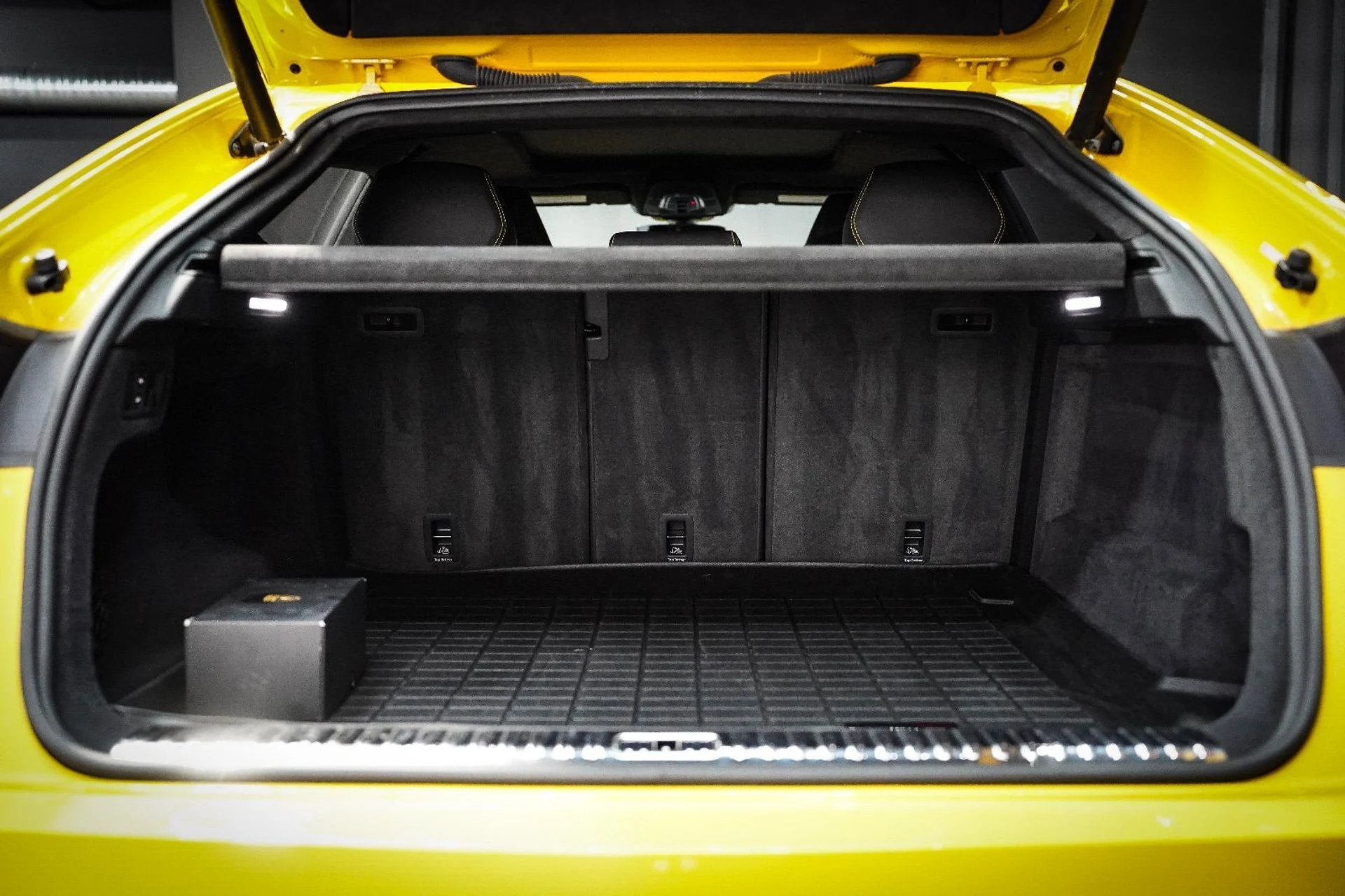 mph015_2705940237_37414663_01521_2020_lamborghini_urus_010_a834d130c5