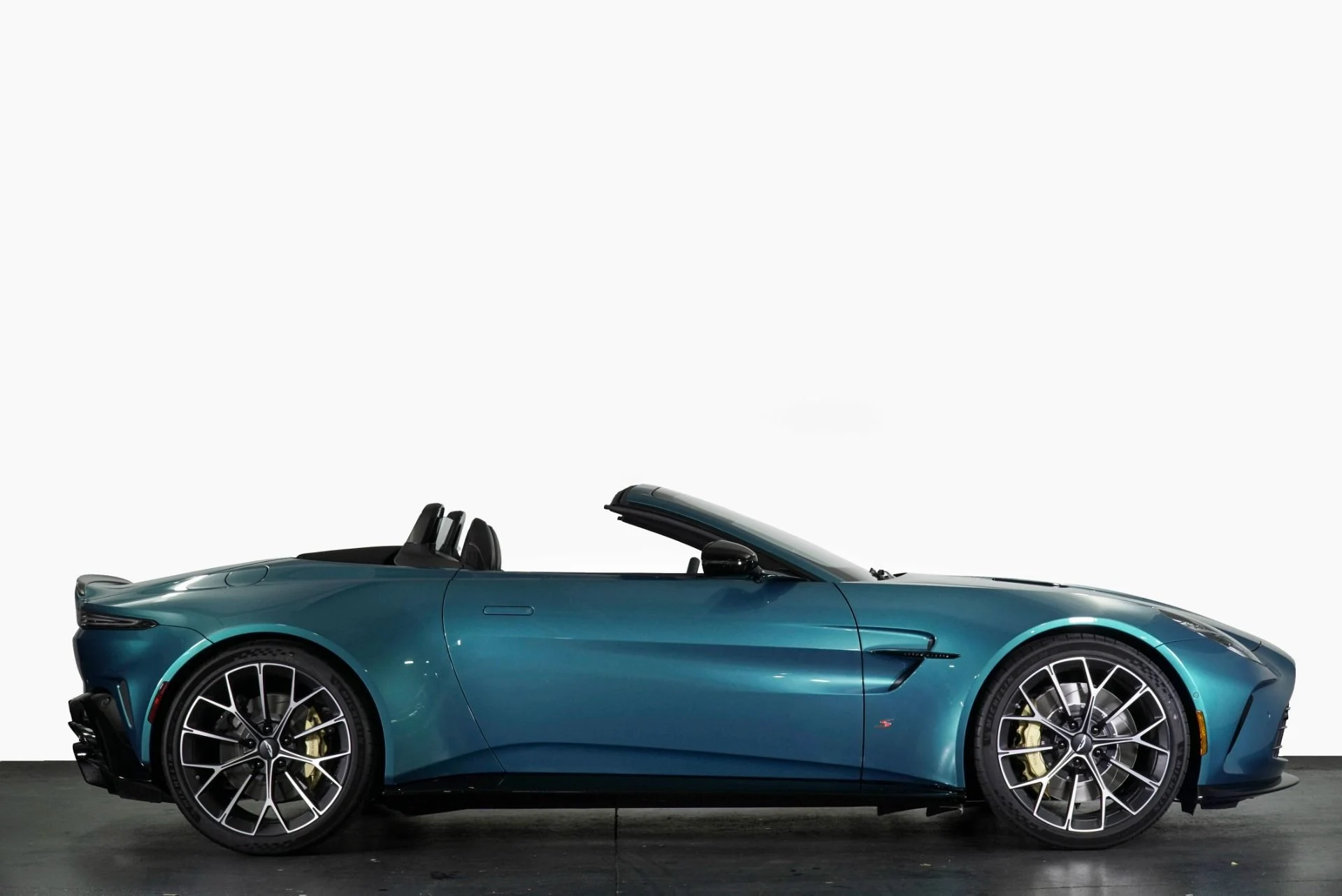 mph015_2718449783_New_2026_Aston_Martin_Vantage_S_1768453655_baeea00af5