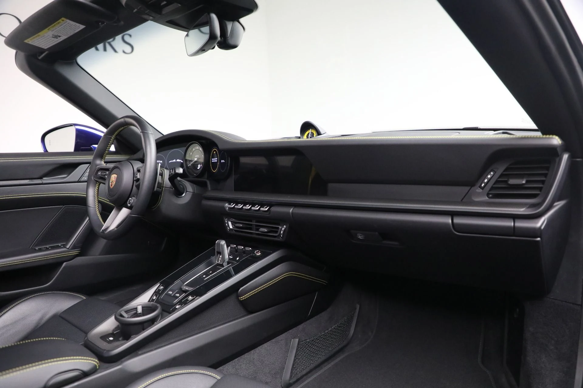 mph015_2725479853_Used_2024_Porsche_911_Targa_4_GTS_1761677247_2487896f5f