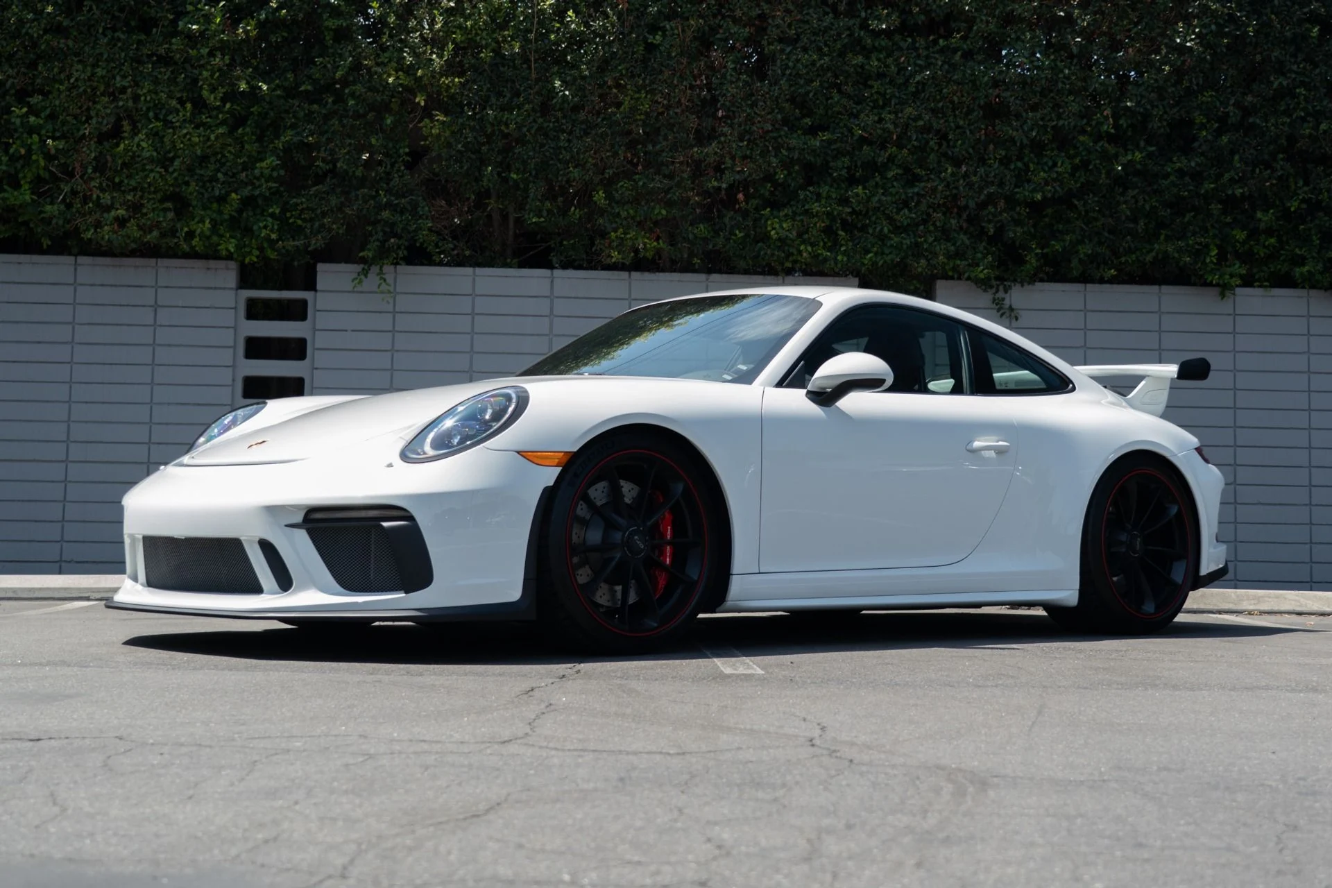 mph015_2735874458_Used_2018_Porsche_911_GT_3_1756851687_26f2864678