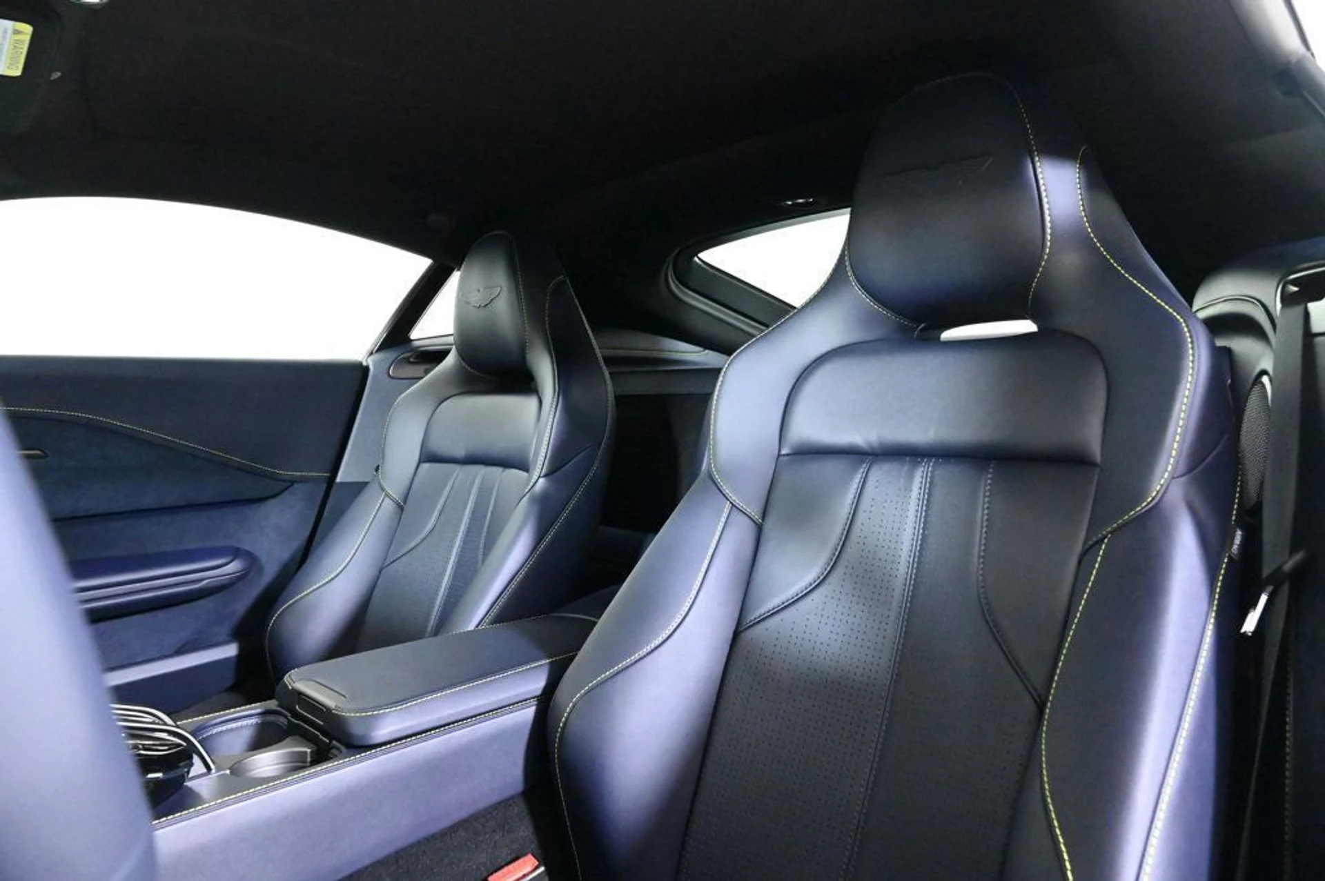 mph015_273712986_new_2026_aston_martin_vantage_coupe_11350_22897460_15_1024_d28c7795a2
