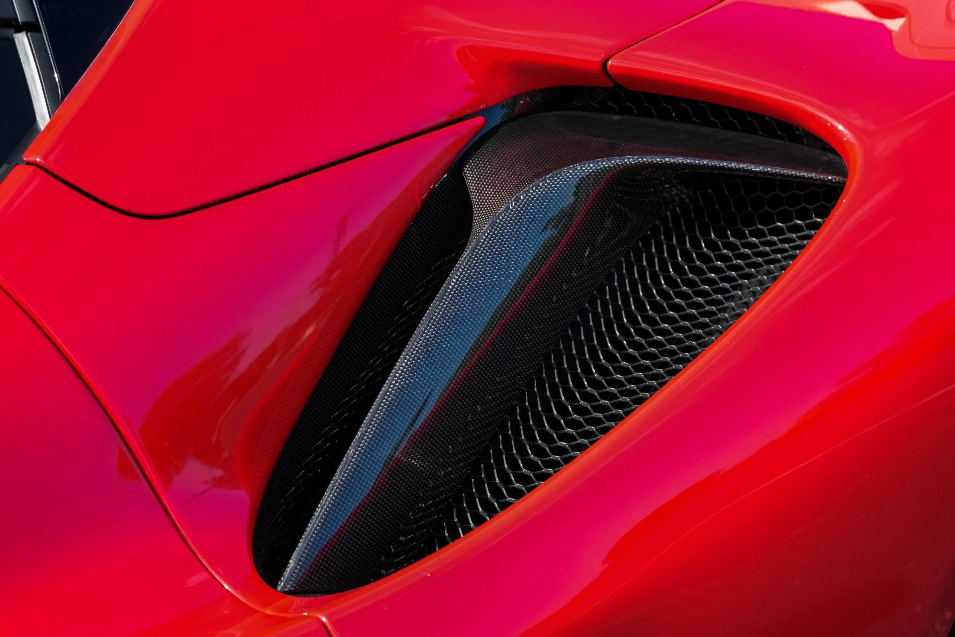 mph015_2737983866_Used_2023_Ferrari_SF_90_Spider_1791928068_56a8f72409