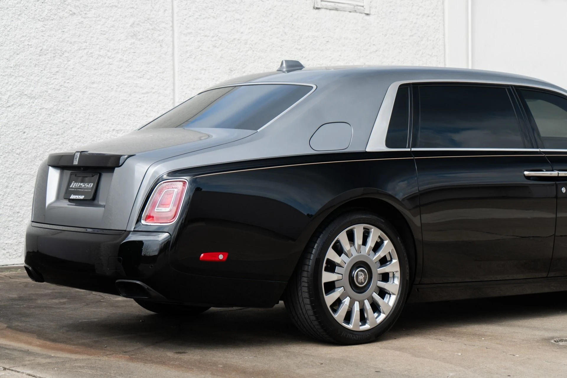 mph015_2738626924_Used_2022_Rolls_Royce_Phantom_EWB_1771455948_4e59934a40