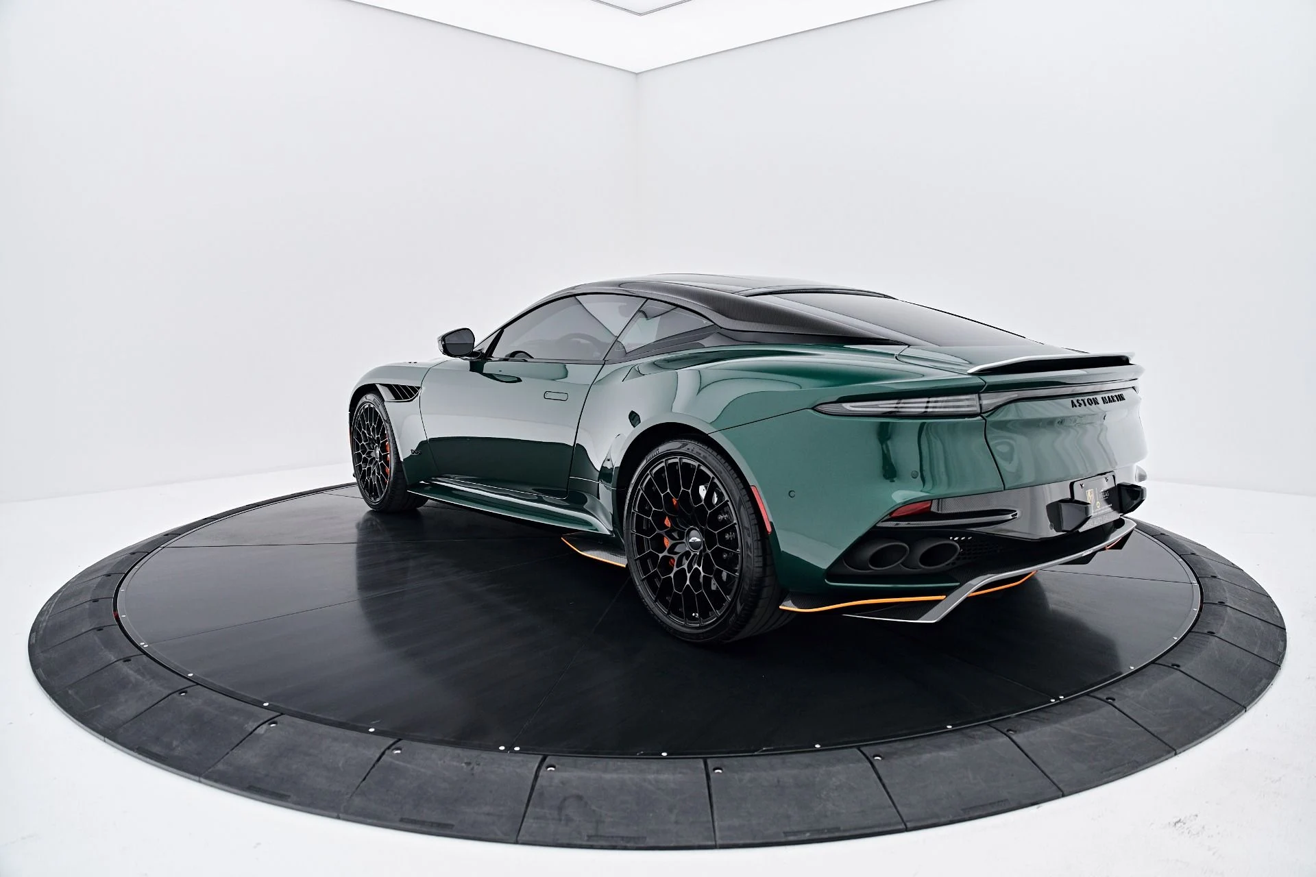 mph015_2742051610_Used_2023_Aston_Martin_DBS_Ultimate_1787789346_1ce45379c6