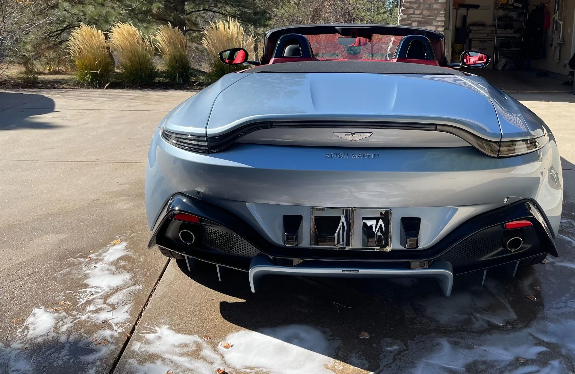 mph015_2746178348_Used_2021_Aston_Martin_Vantage_1762561122_3f6c5a70da