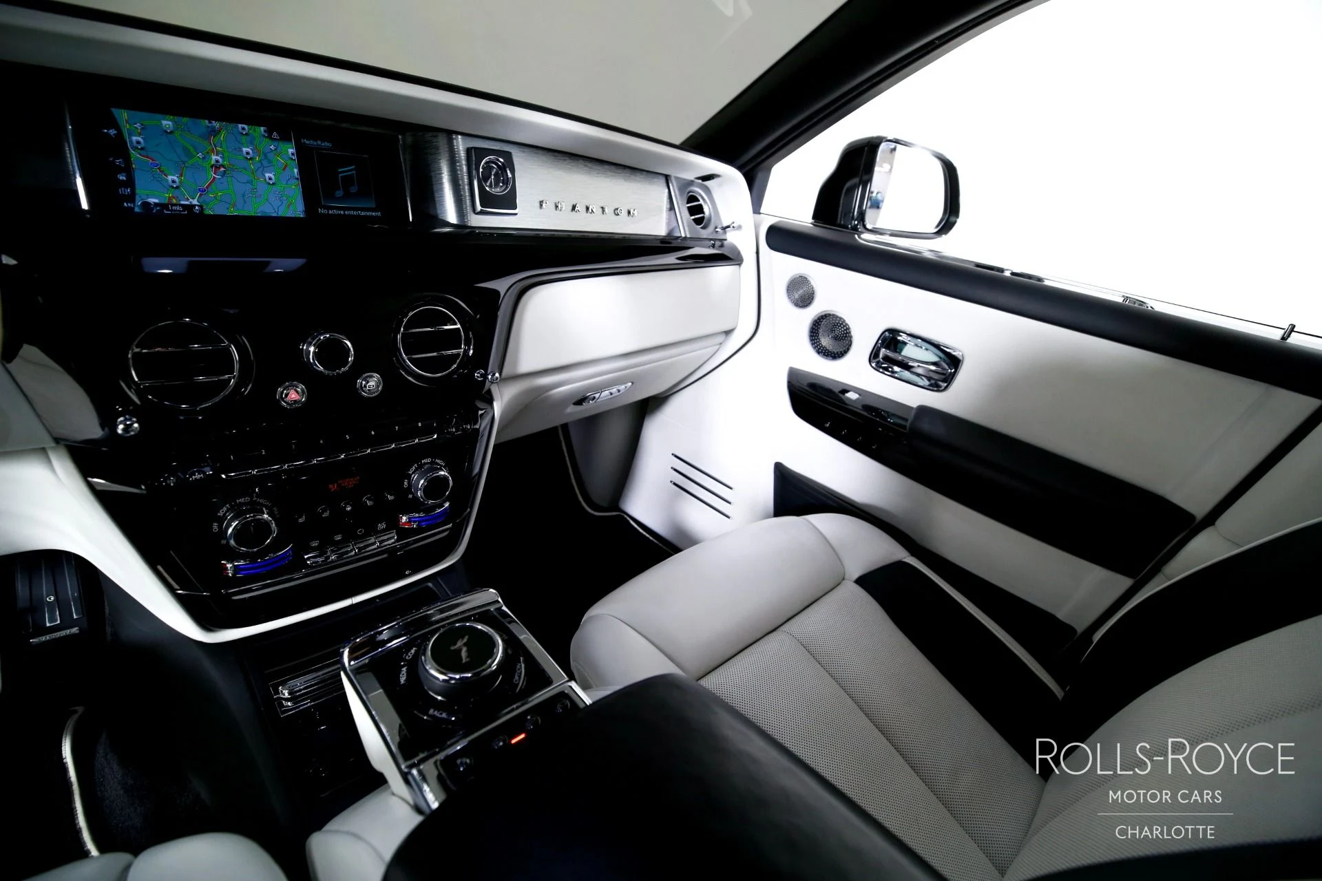 mph015_2746494165_Used_2018_Rolls_Royce_Phantom_1776373846_9754a68c28