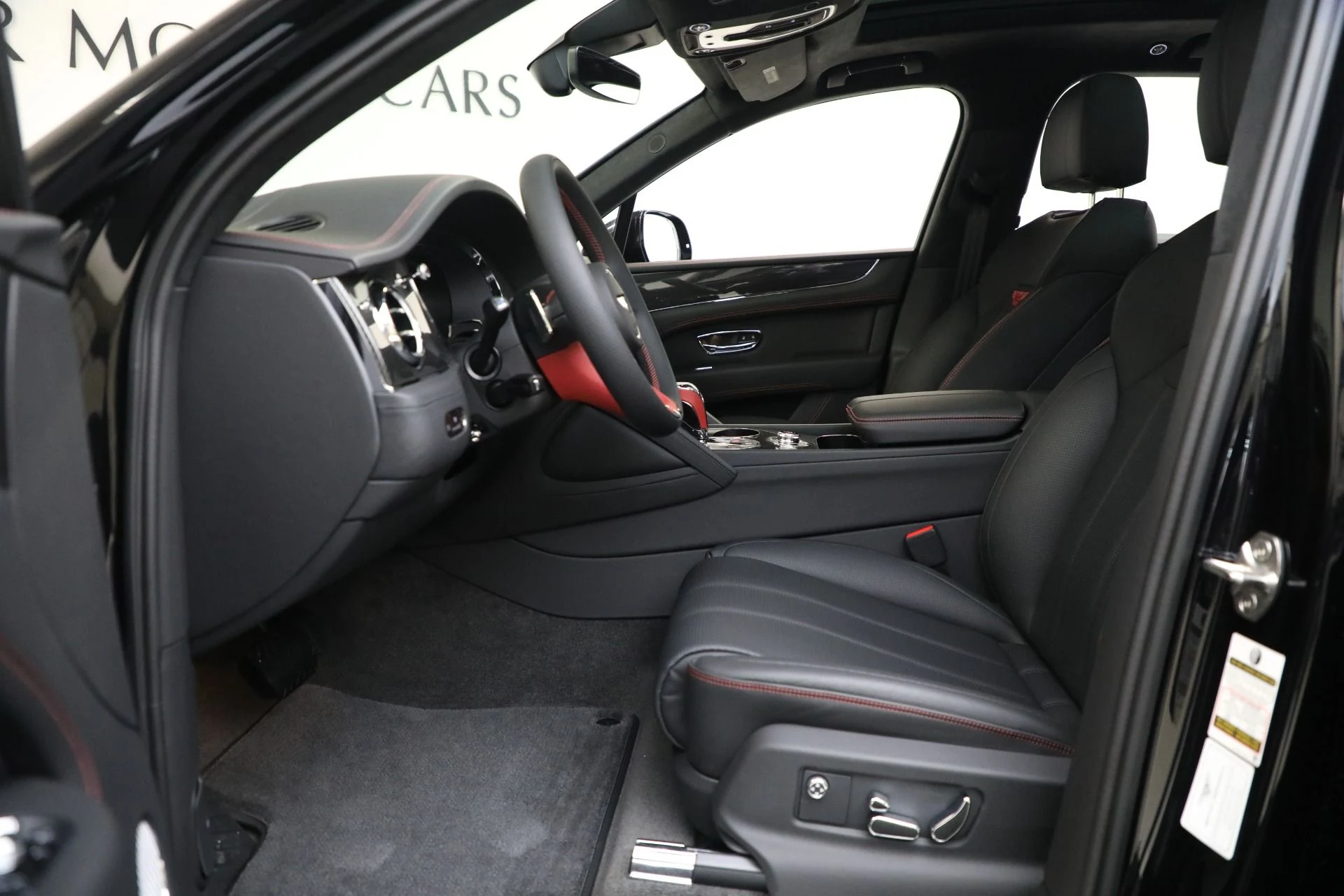 mph015_2748515501_Used_2024_Bentley_Bentayga_V8_1714834749_2557faceb5