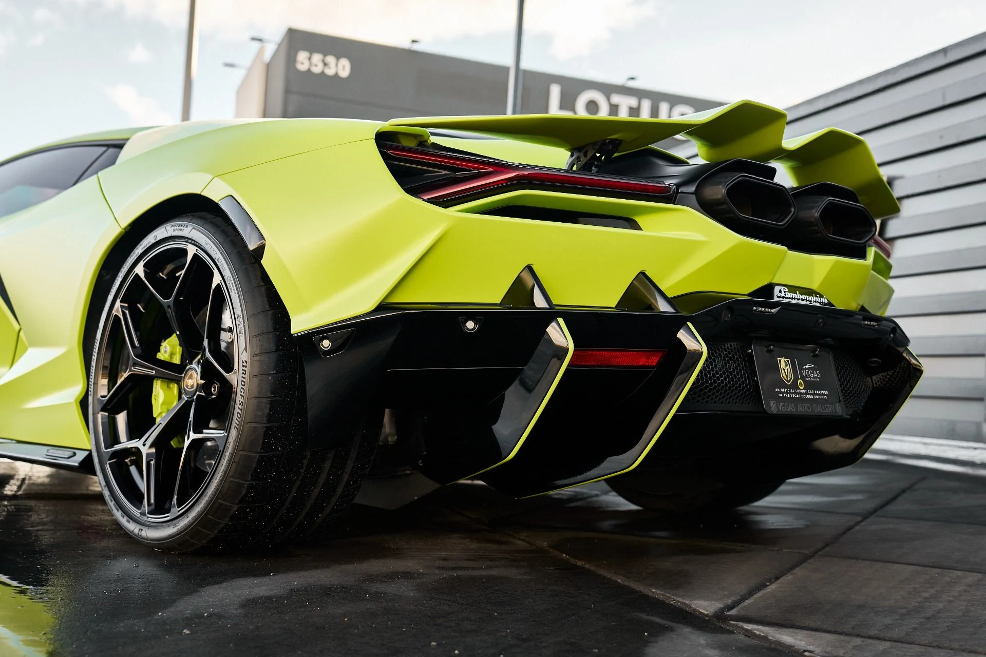 mph015_2756244907_Used_2024_Lamborghini_Revuelto_1763604701_a818e75a4a