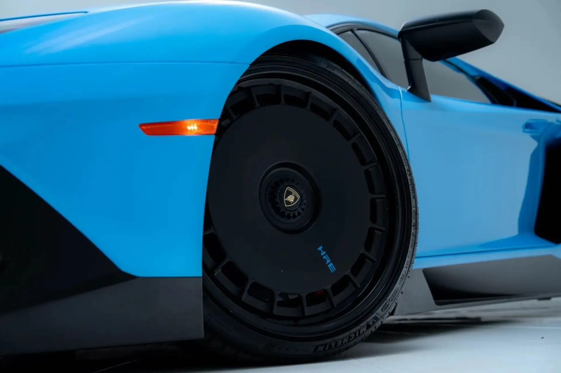 mph015_2756571985_Used_2017_Lamborghini_Aventador_SV_1786551969_1a603beb1f