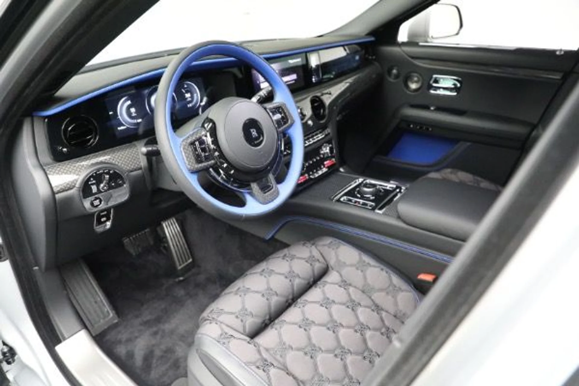 mph015_2760302690_New_2025_Rolls_Royce_Black_Badge_Ghost_3161085646
