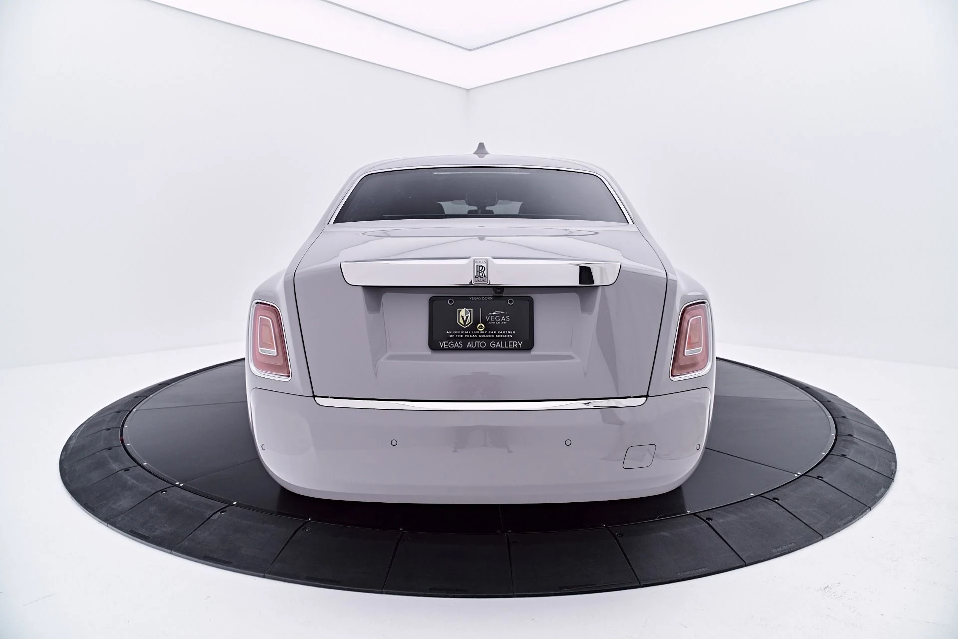 mph015_2761070456_Used_2024_Rolls_Royce_Phantom_Base_1782762847_8e8f9b3d56