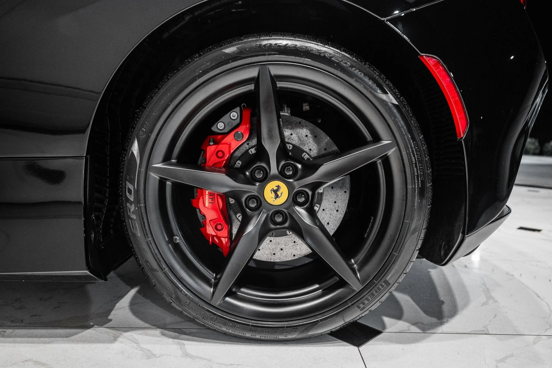 mph015_276499330_Used_2021_Ferrari_F8_Spider_1788191759_e1d3c11e08