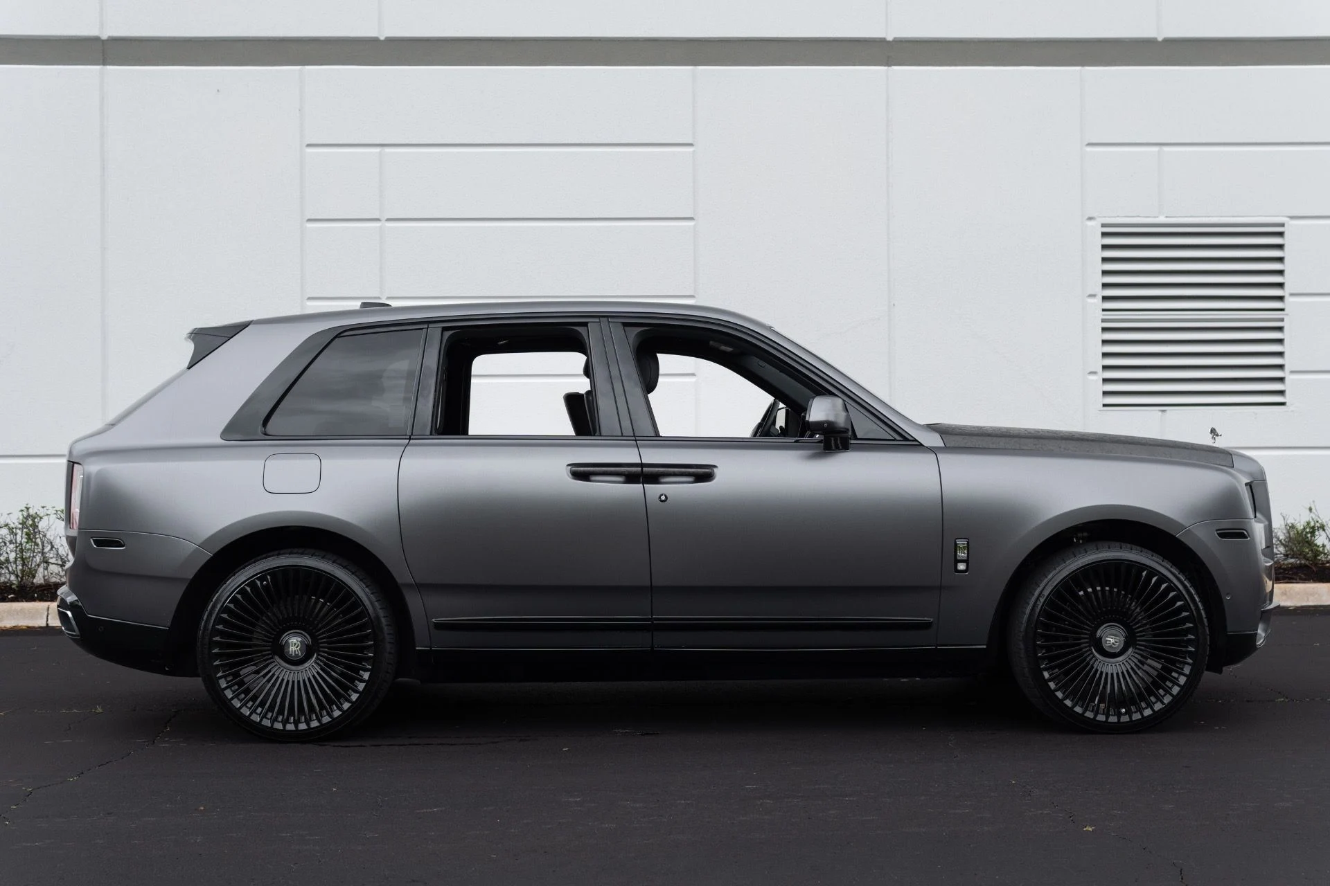 mph015_276785229_Used_2020_Rolls_Royce_Cullinan_1775753700_31a9d06e16