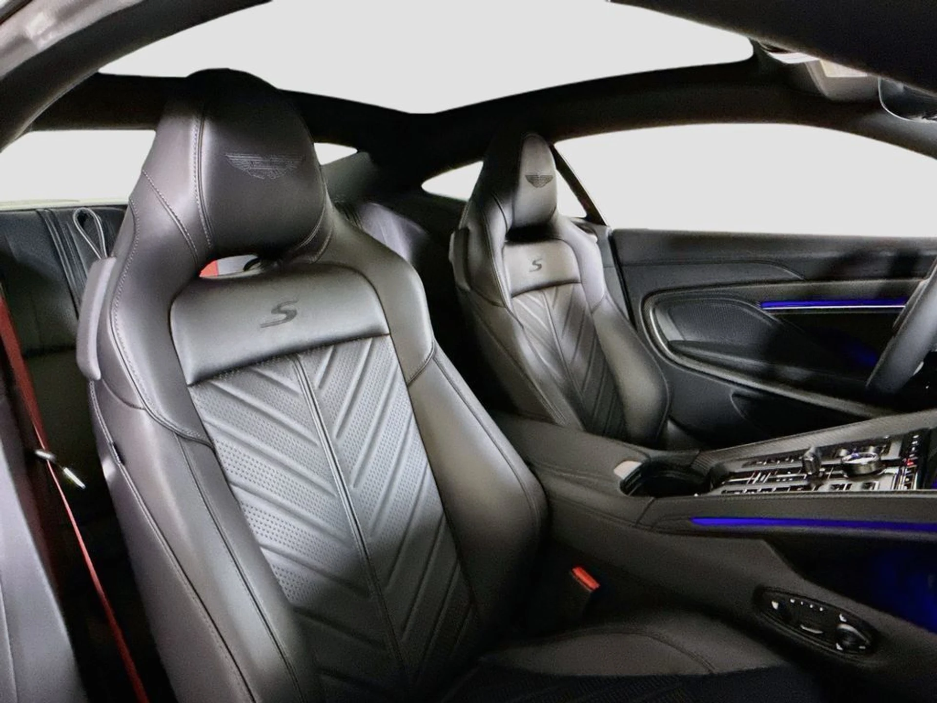 mph015_2768357425_new_2026_aston_martin_db12_scoupe_11350_23060262_16_1024_1e9b5d8dd0