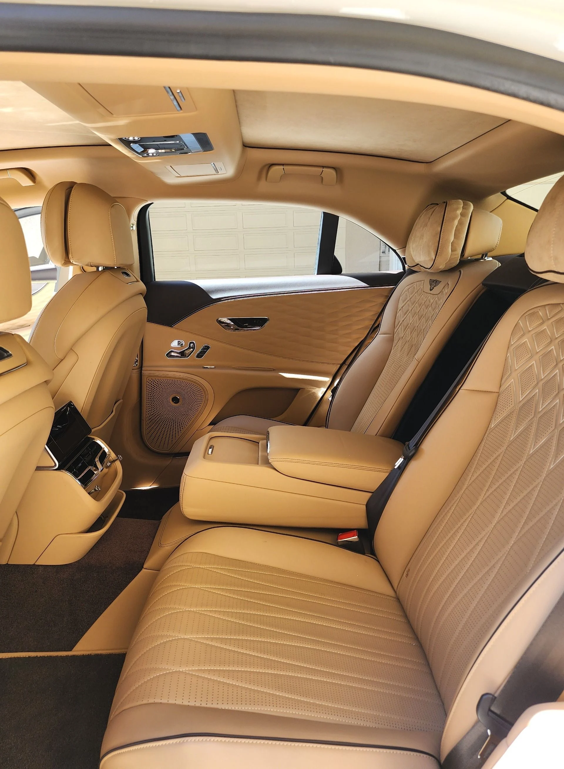 mph015_2771111765_Used_2022_Bentley_Flying_Spur_V8_1761690298_52ace9a450