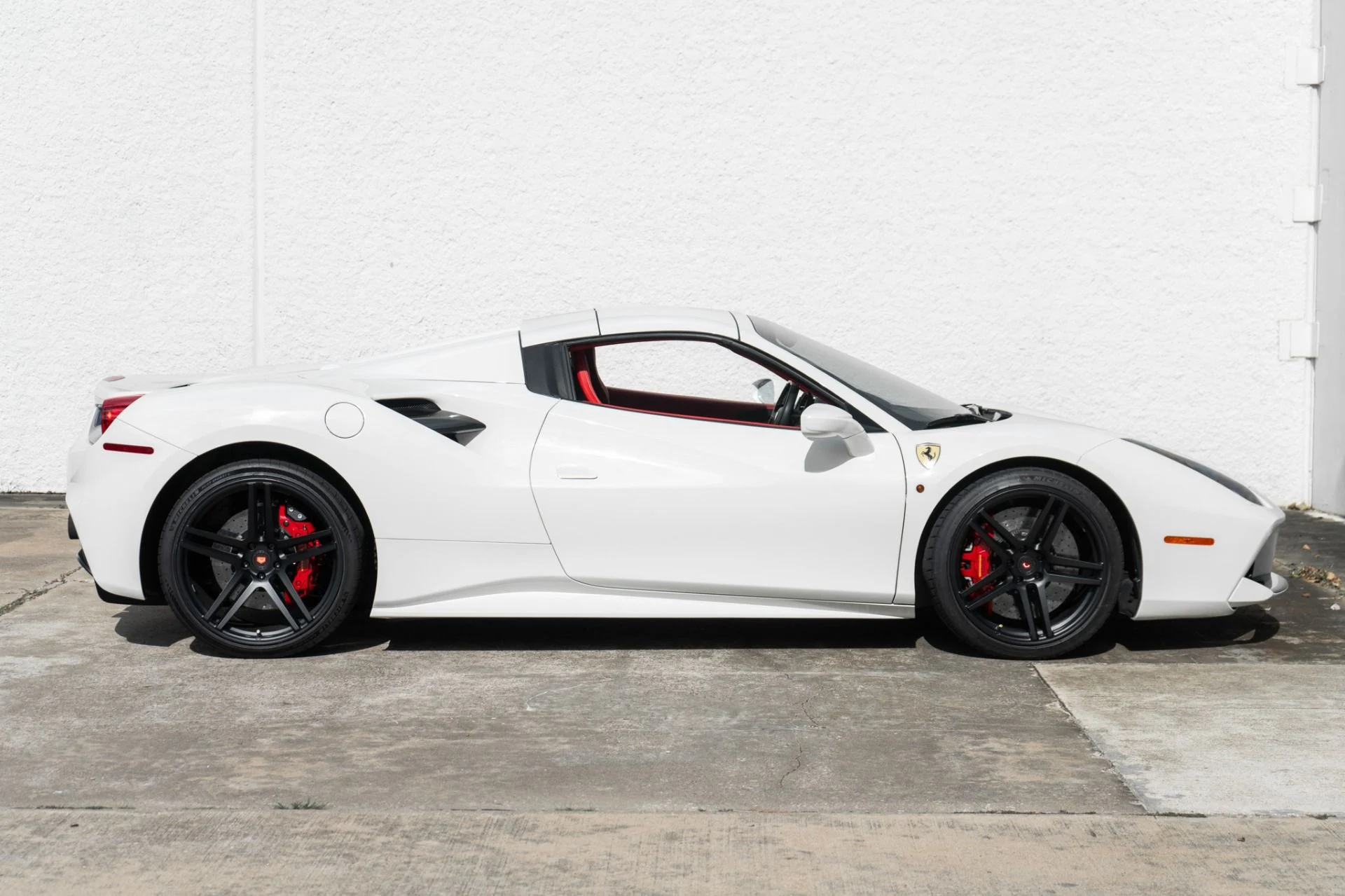 mph015_2776544993_Used_2018_Ferrari_488_Spider_1781219739_7c2a48e3f4