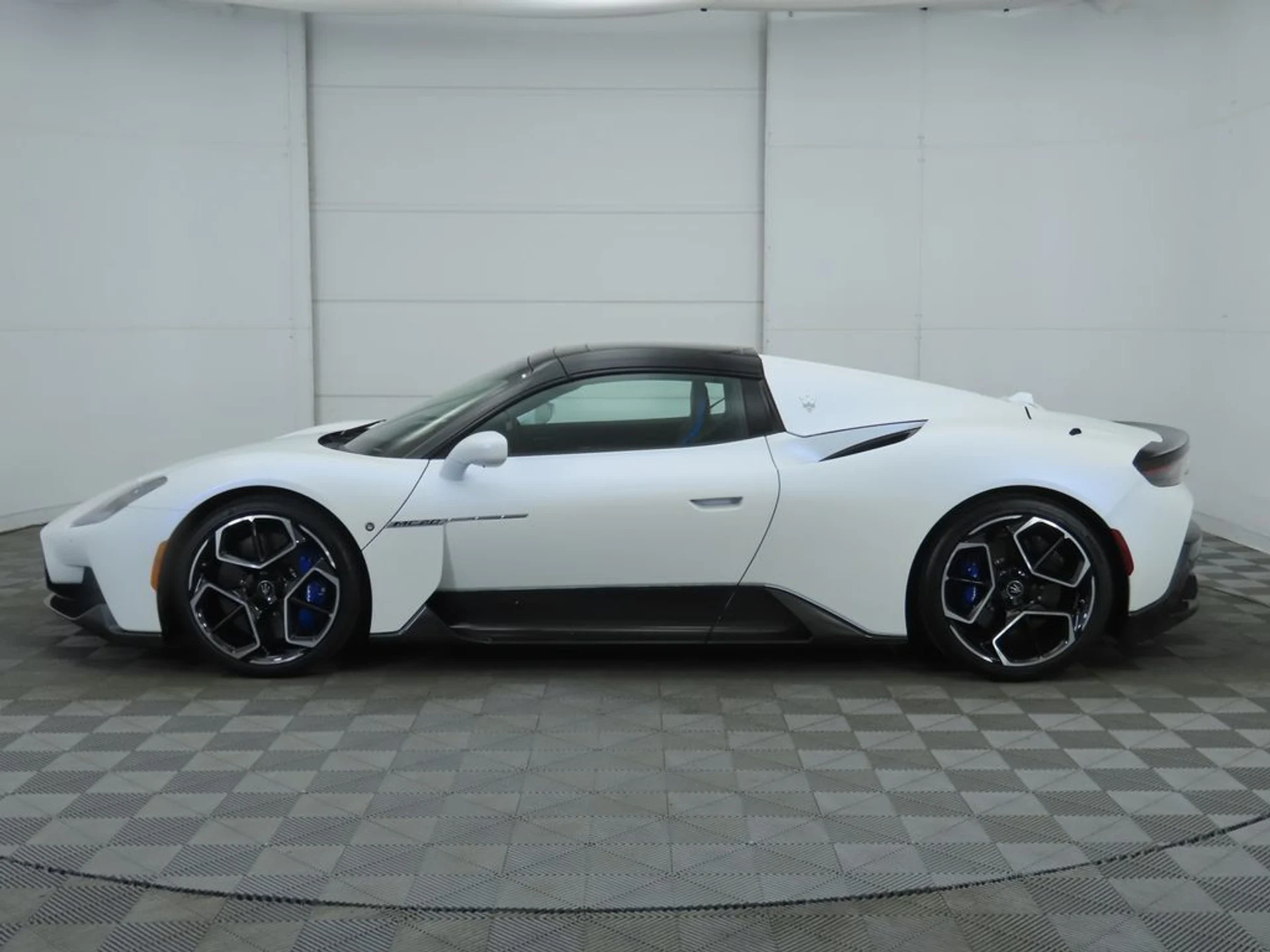 mph015_2782443086_used_2023_maserati_mc20_cieloconvertible_8119_22982884_16_1024_06af0ee112