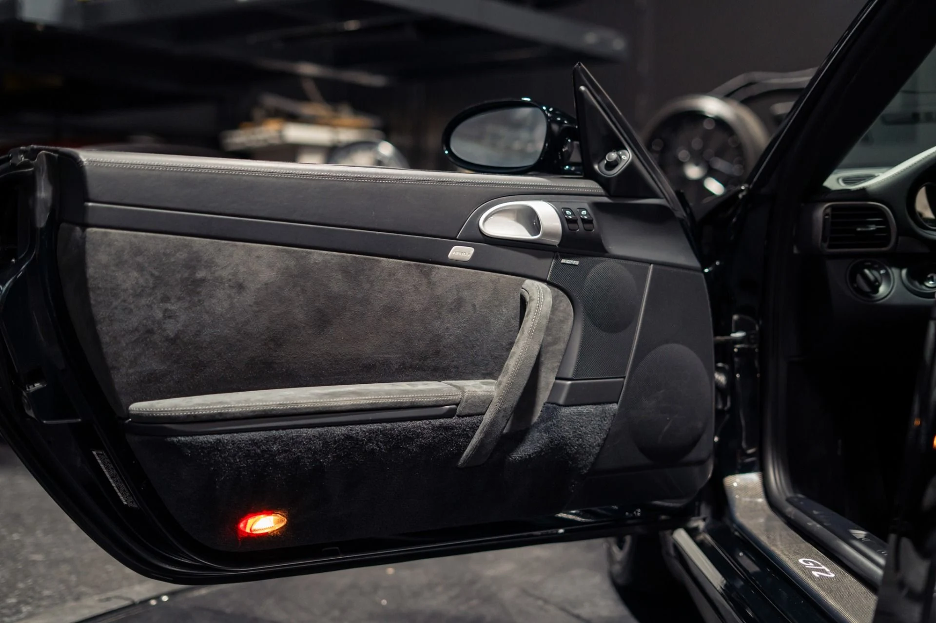 mph015_2795542865_Used_2008_Porsche_911_GT_2_1785521299_6908feb7fe