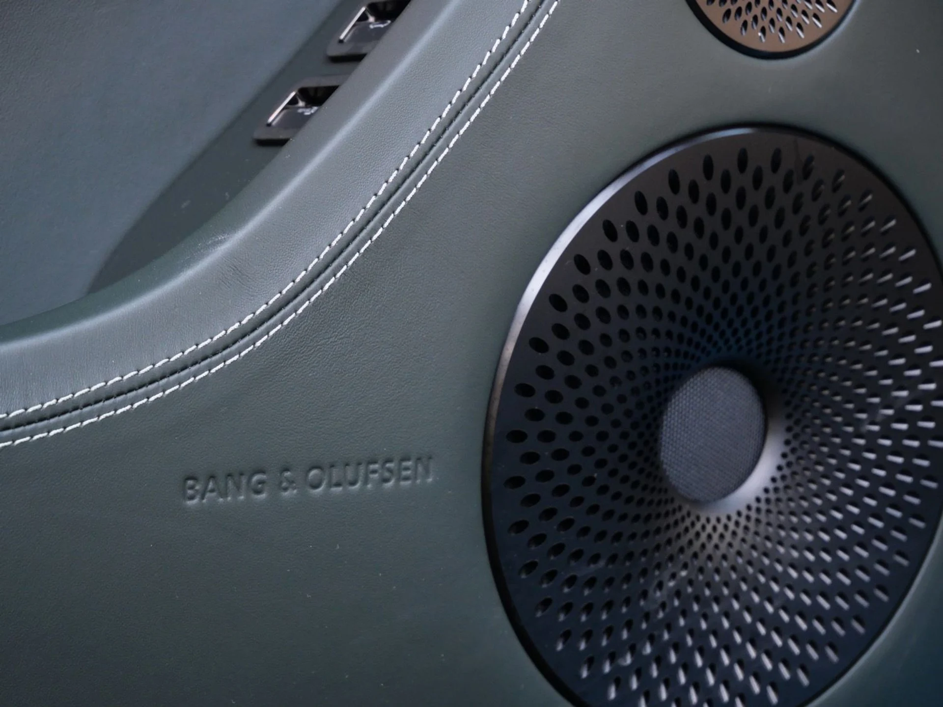 mph015_2798944294_2a8abca9df8caf9be1fbf53cd7ee1c4ex_a17b6630be