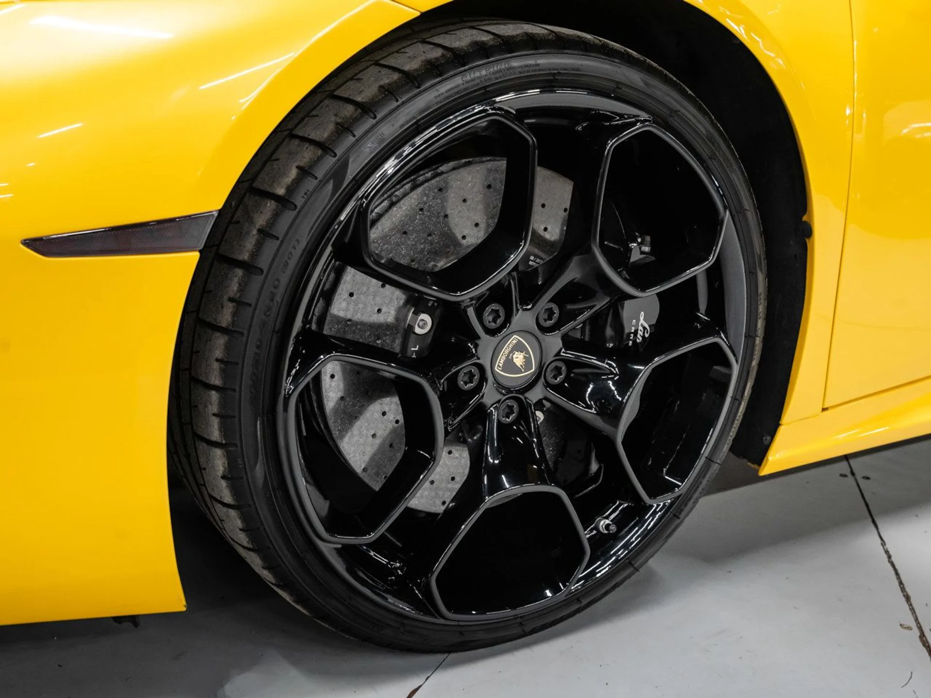 mph015_2799183427_lamborghini_huracan_2017_9a1845c372
