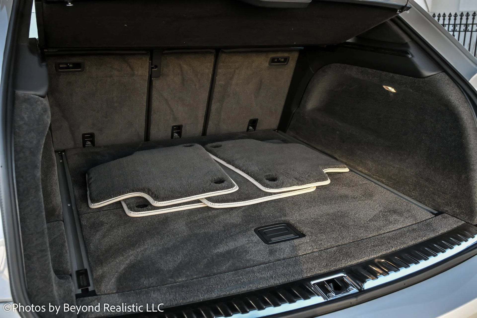 mph015_280104469_Used_2024_Bentley_Bentayga_Azure_1762420090_f1a5ad893a