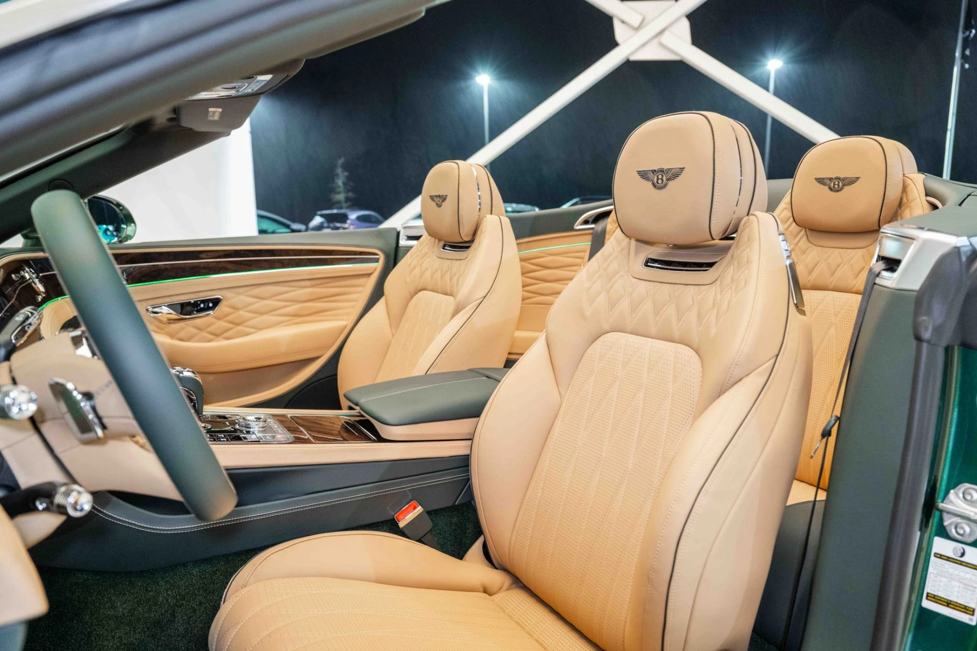 mph015_2801912217_Used_2024_Bentley_CONTINENTAL_GTC_Azure_V8_1705167151_0a19dab436