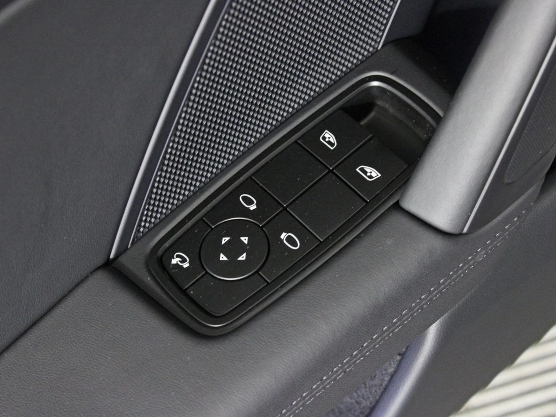 mph015_2802989964_16_55b16b0104