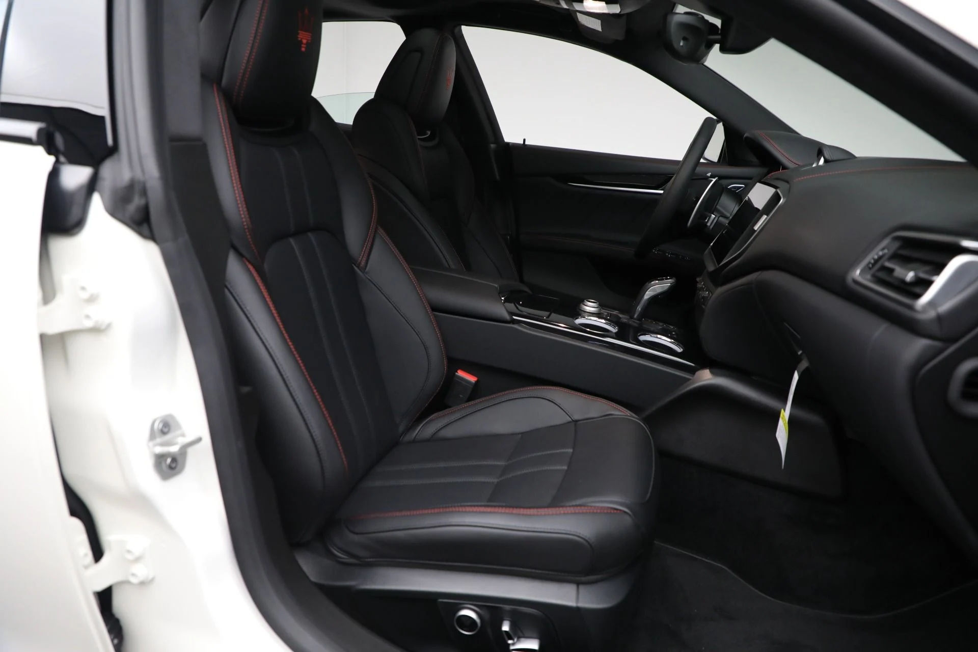 mph015_280529456_New_2024_Maserati_Ghibli_Modena_Ultima_Q4_d19d05693d