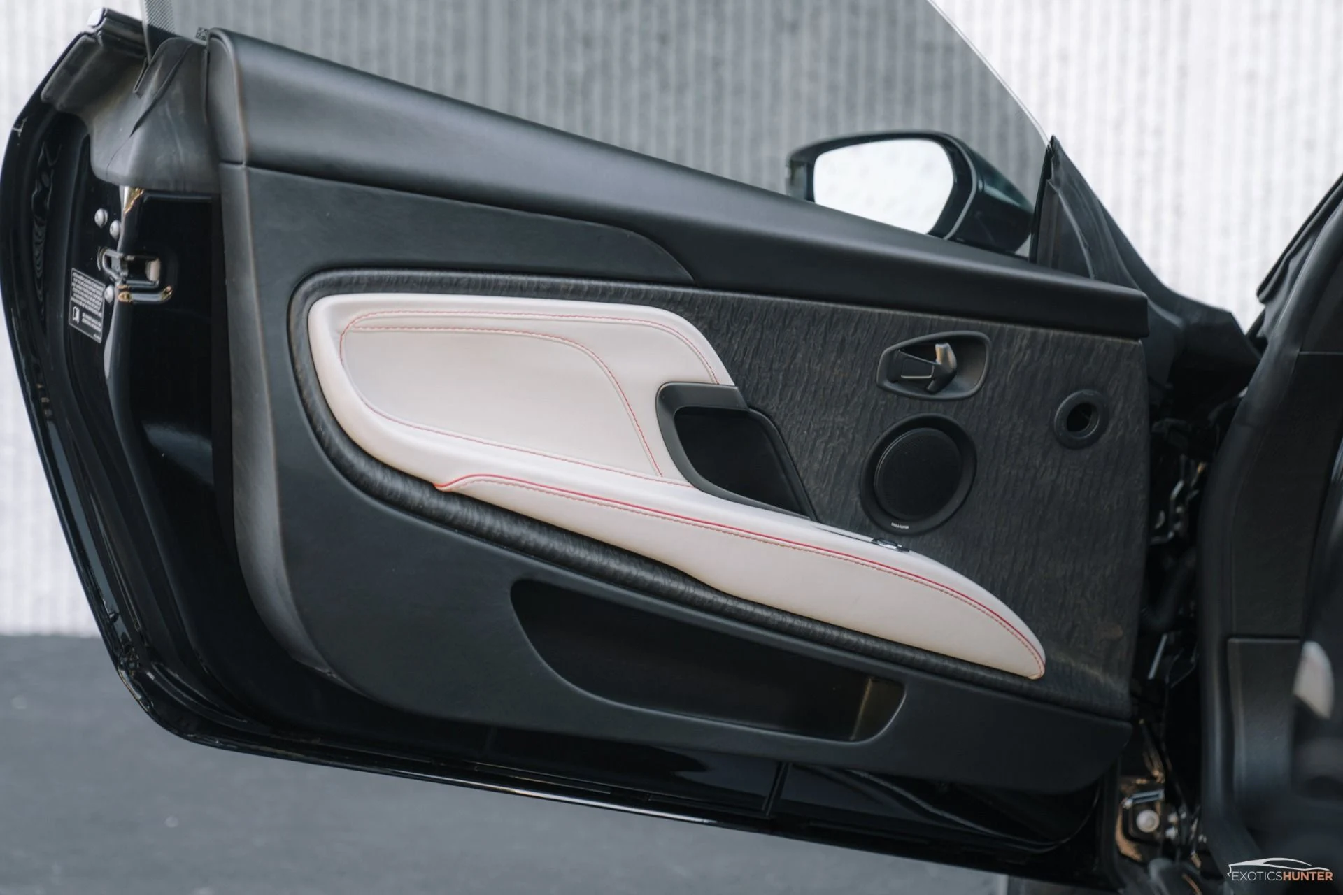 mph015_2807220117_Used_2019_Aston_Martin_DBS_Superleggera_w_Forged_Emblems_Carbon_Body_Pack_Carbon_Roof_1777573250_8064544569