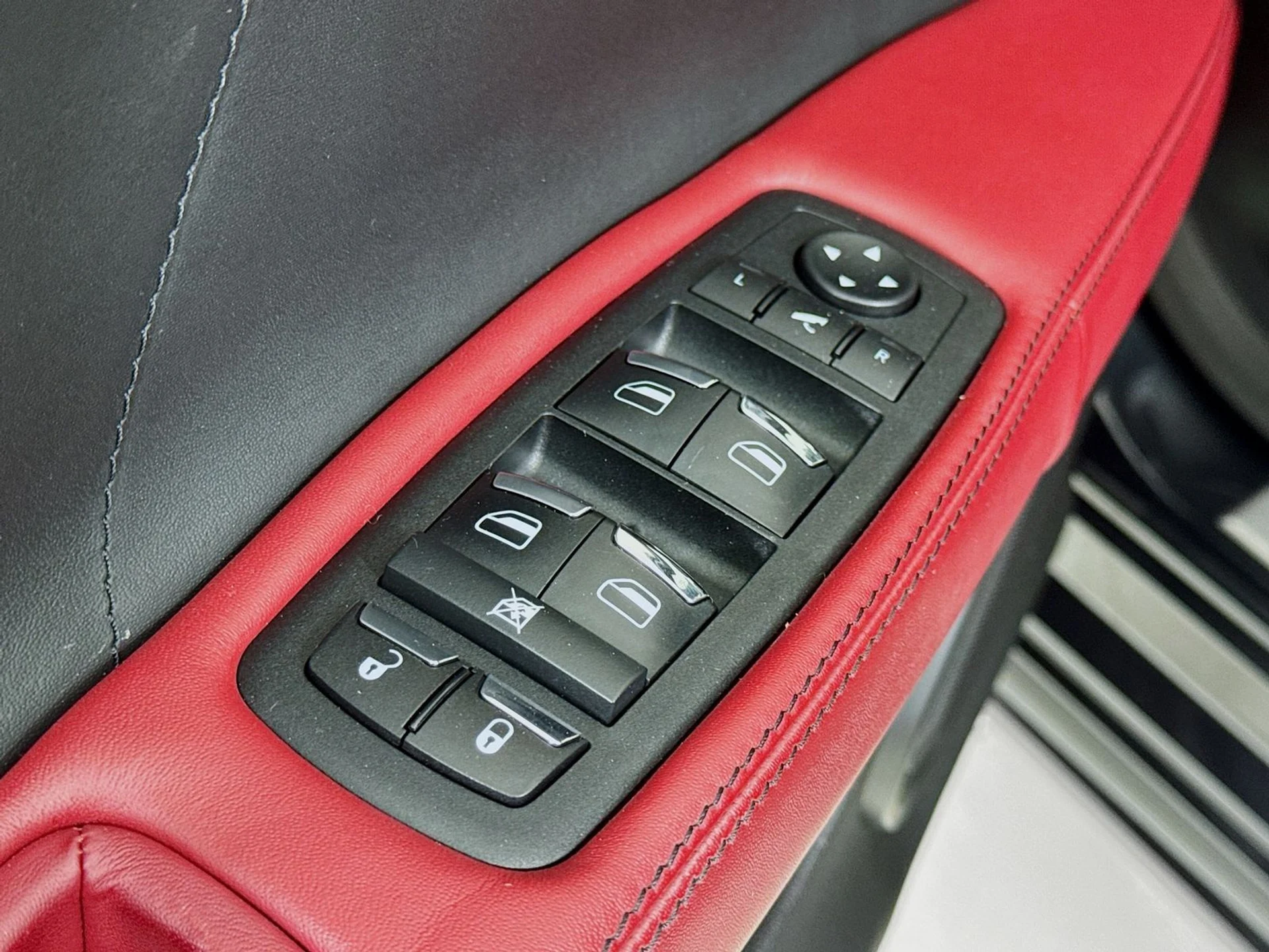 mph015_2807281633_03ff33b734156c88c9b48693334a9351x_192e43009b