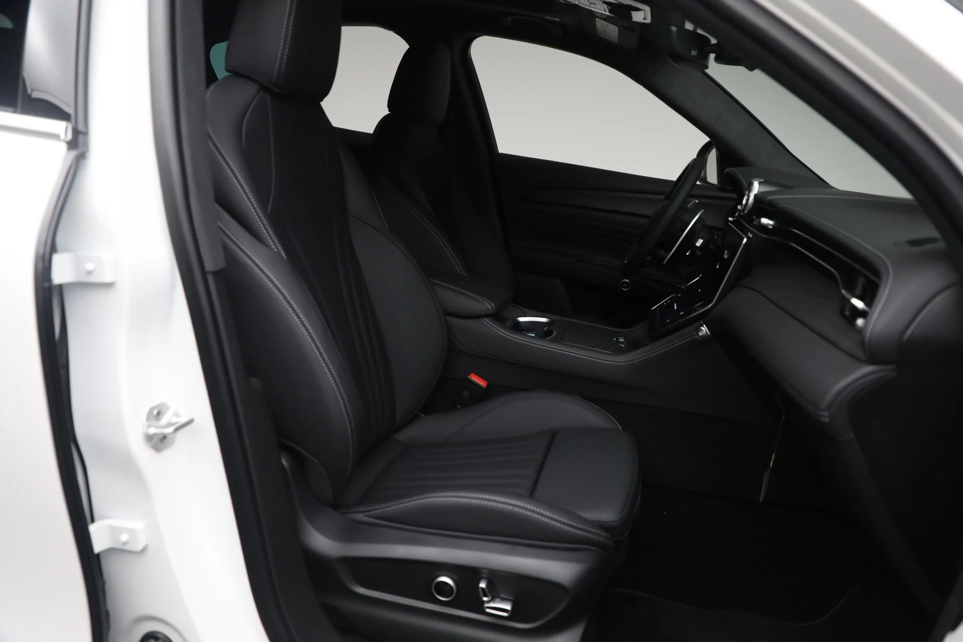 mph015_2808857339_New_2025_Maserati_Grecale_7f4140b820