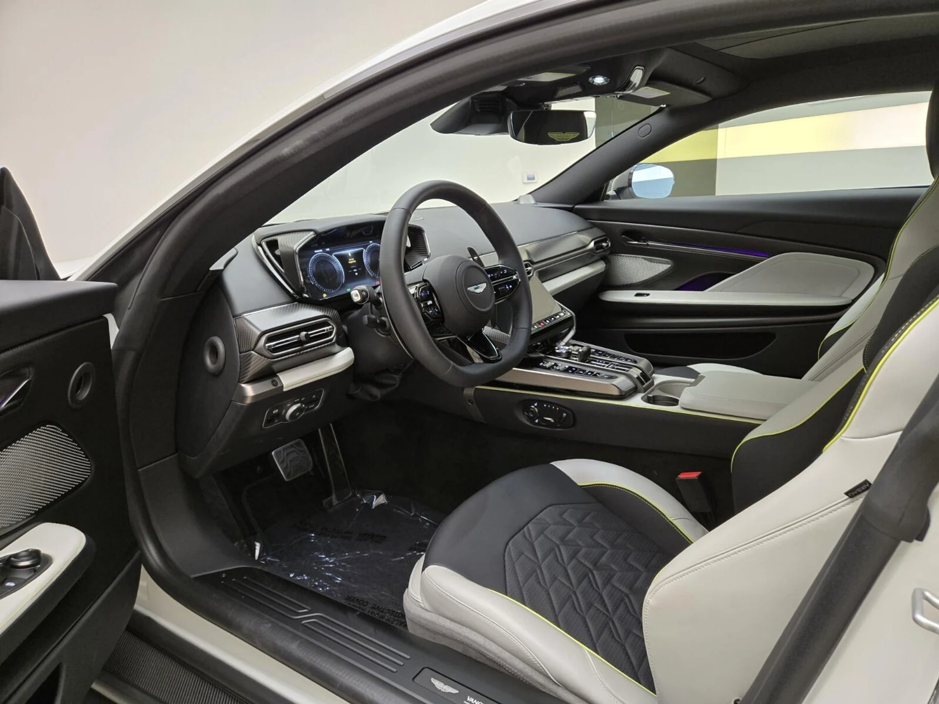 mph015_2814160886_New_2025_Aston_Martin_Vanquish_V12_1742812621_a6a502dab8