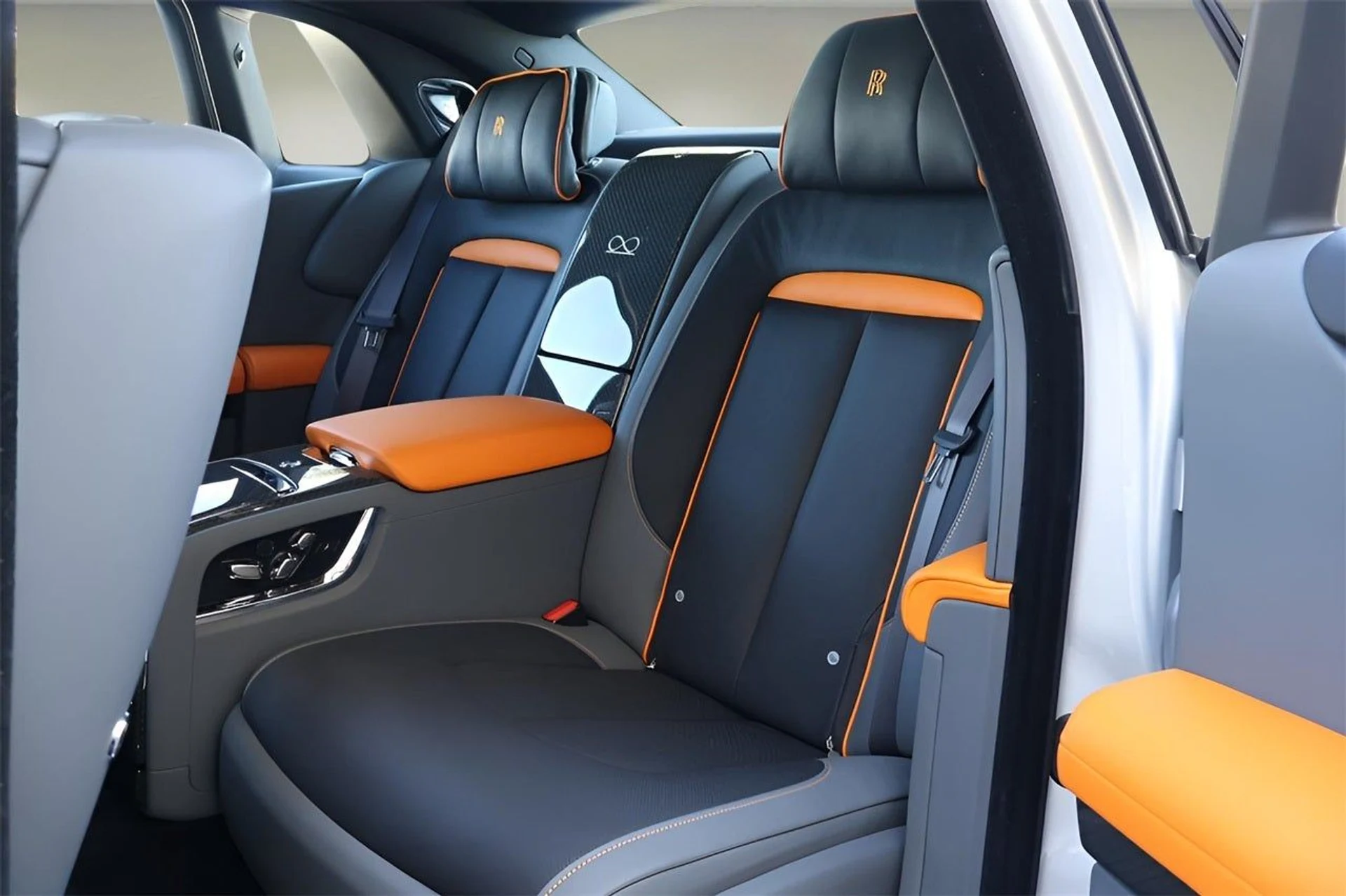 mph015_2815278833_16_51bf372b1a