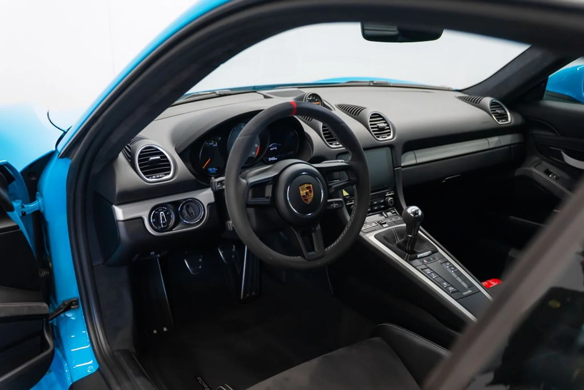 mph015_2815744936_porsche_718_cayman_2020_jpg_v_1762977388_82aedba240