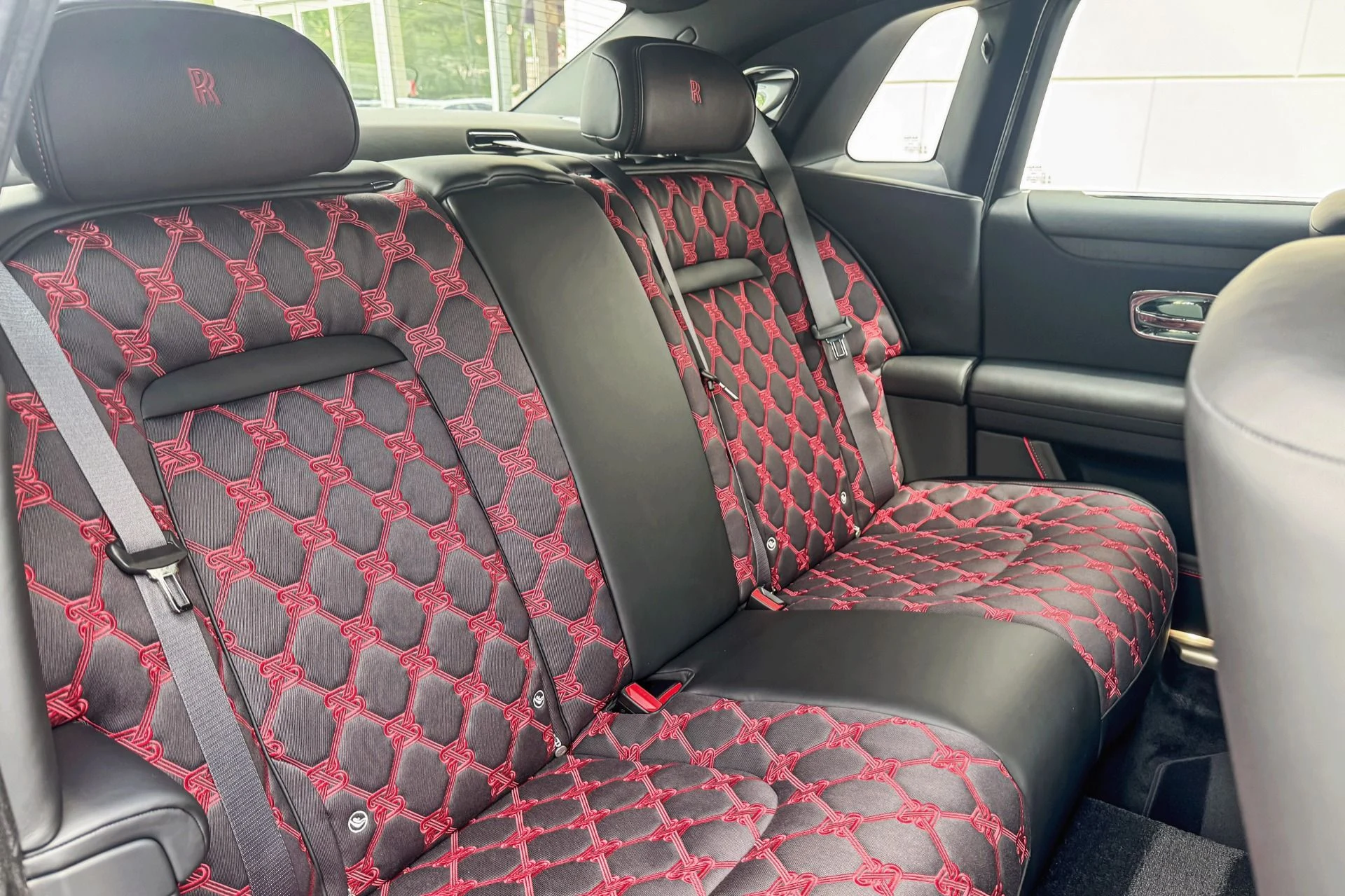 mph015_2815935873_Used_2025_Rolls_Royce_Ghost_1764086548_23617bc455