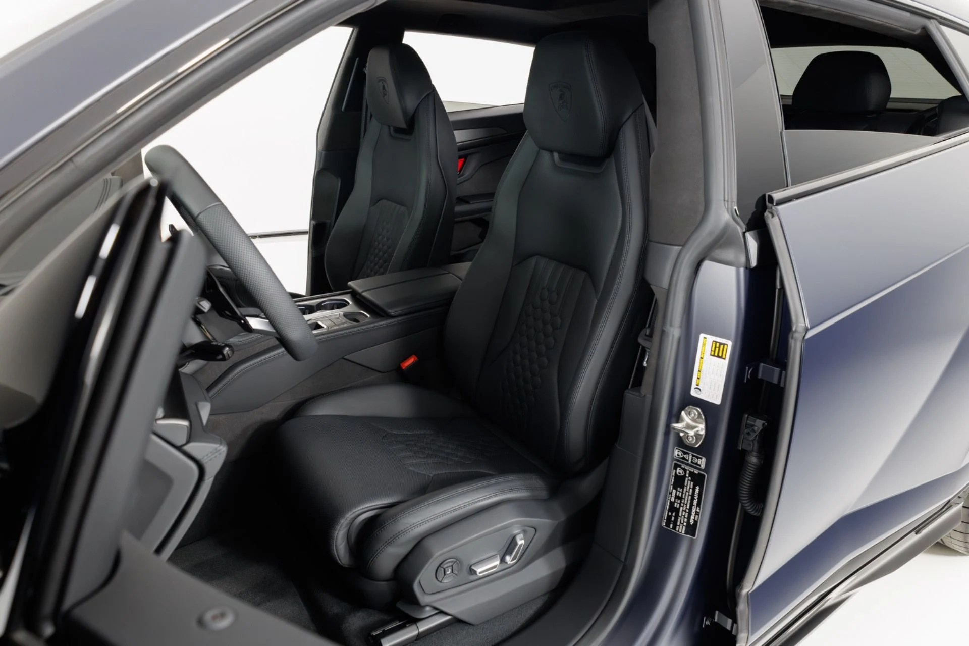 mph015_2824214748_Used_2025_Lamborghini_Urus_SE_1779304701_77260b6950
